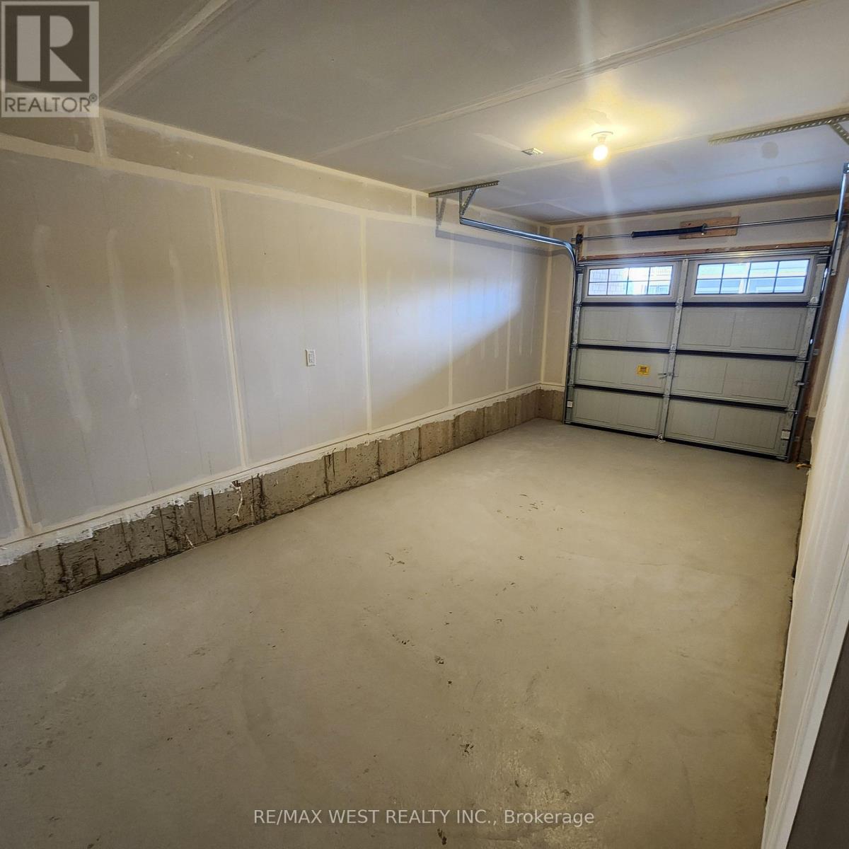 5 Pogie Drive, Welland, Ontario  L3B 0P2 - Photo 40 - X12409805