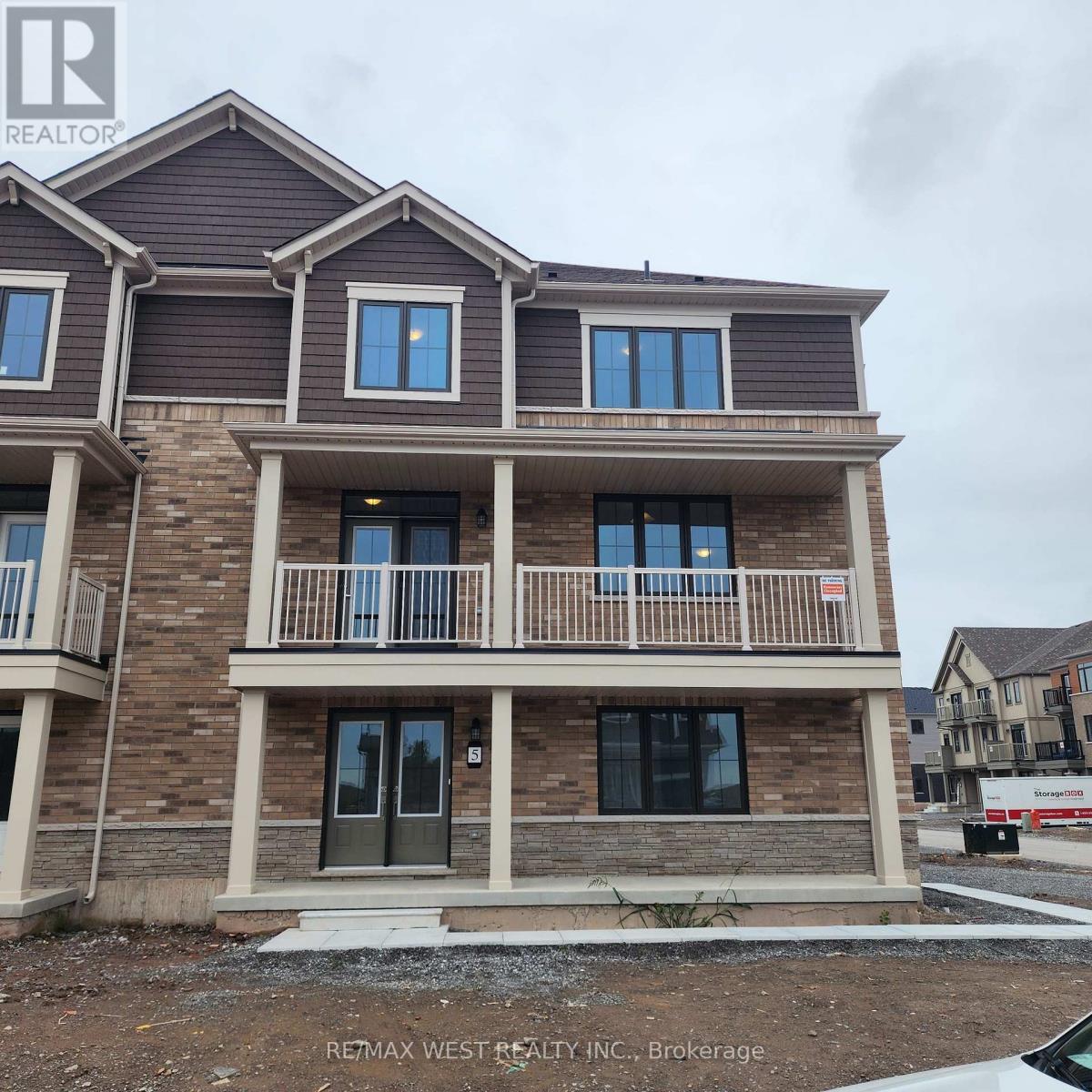 5 Pogie Drive, Welland, Ontario  L3B 0P2 - Photo 2 - X12409805