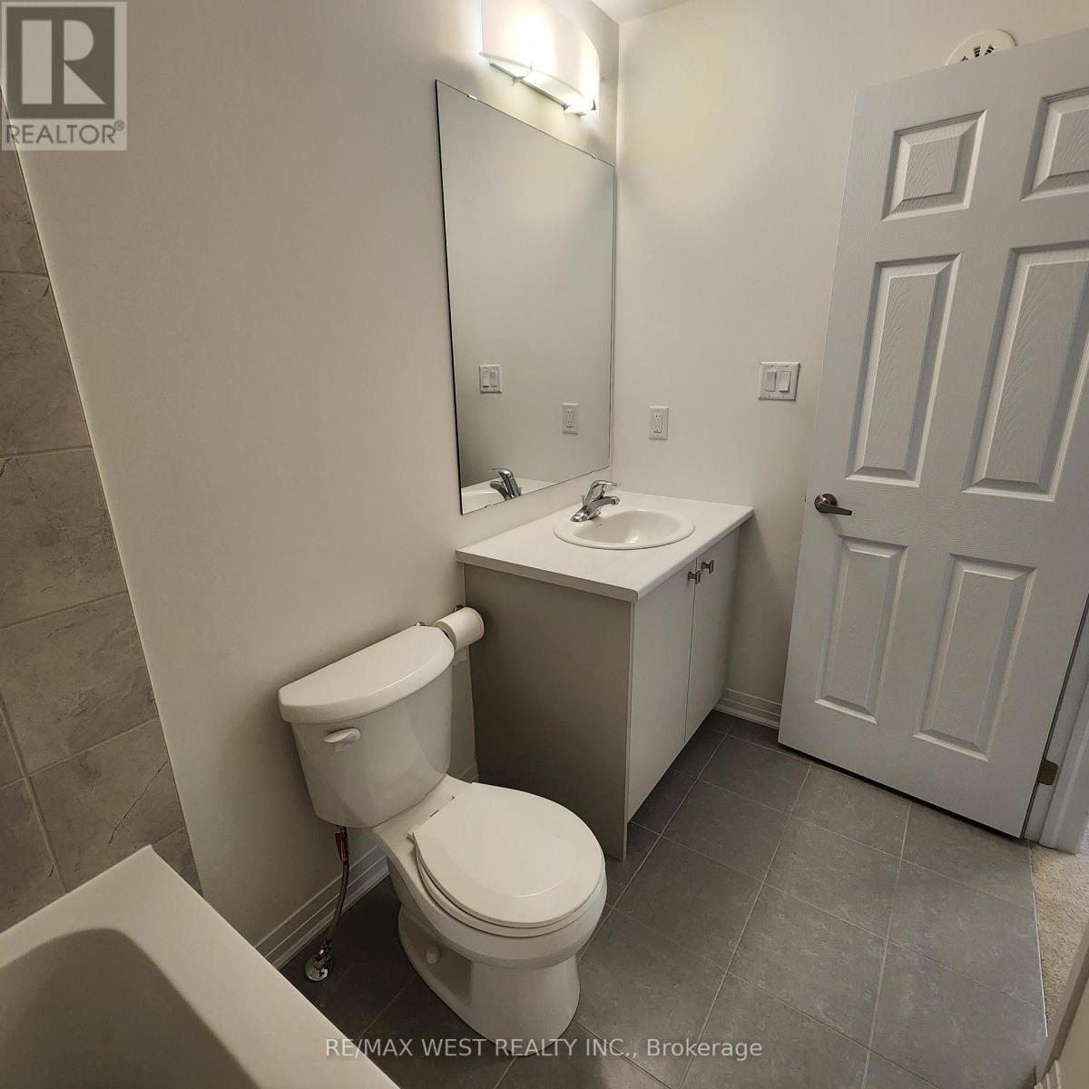 5 Pogie Drive, Welland, Ontario  L3B 0P2 - Photo 25 - X12409805
