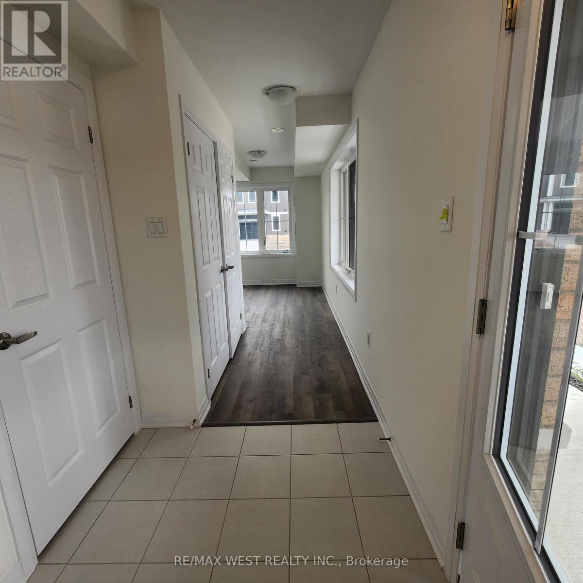 5 Pogie Drive, Welland, Ontario  L3B 0P2 - Photo 7 - X12409805