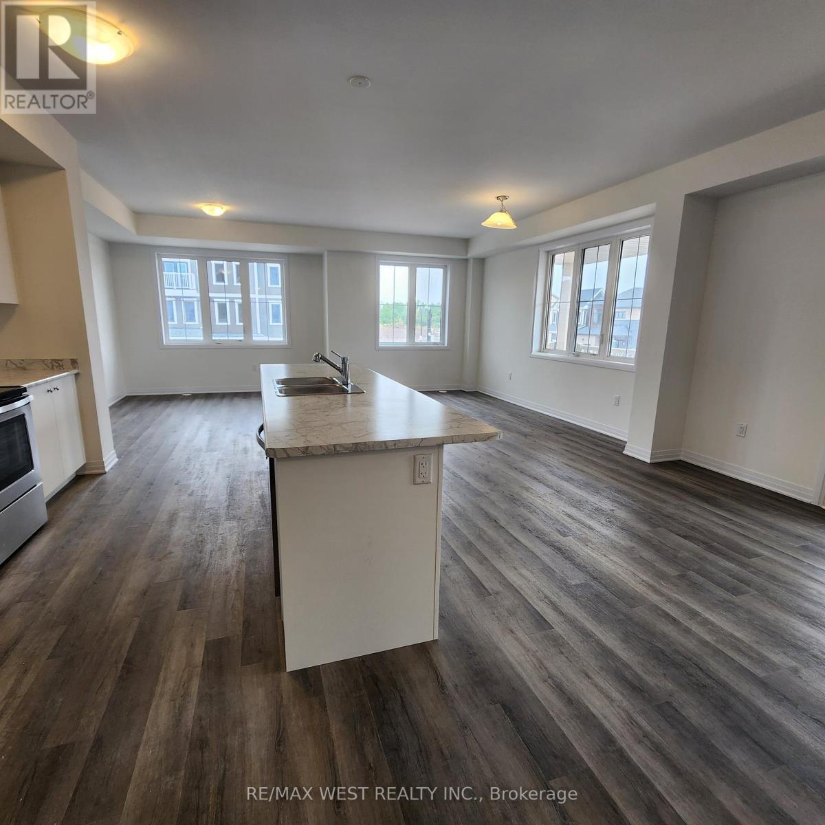 5 Pogie Drive, Welland, Ontario  L3B 0P2 - Photo 14 - X12409805