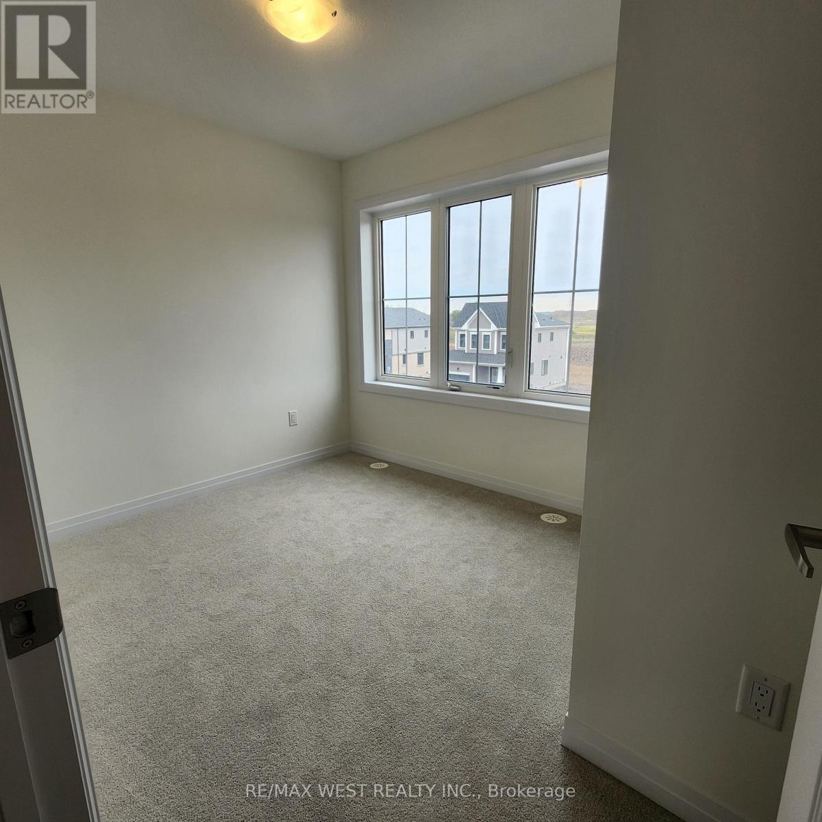 5 Pogie Drive, Welland, Ontario  L3B 0P2 - Photo 29 - X12409805