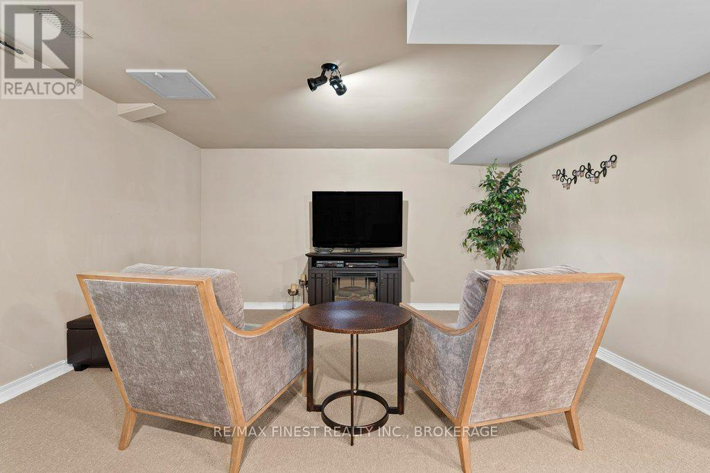 550 Rankin Crescent, Kingston, Ontario  K7M 7L4 - Photo 34 - X12429445