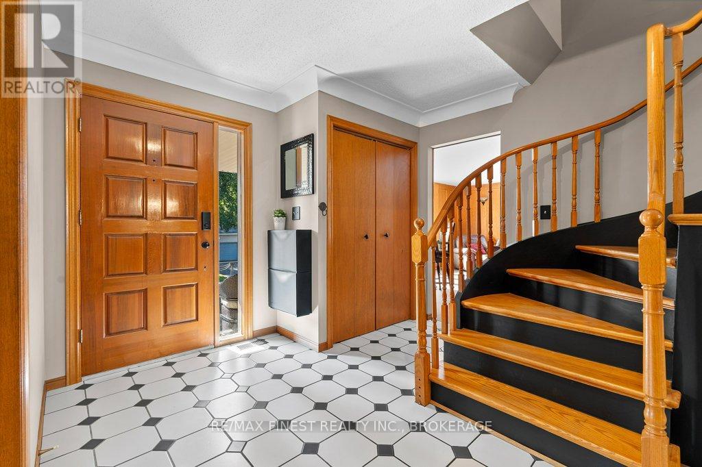 550 Rankin Crescent, Kingston, Ontario  K7M 7L4 - Photo 6 - X12429445