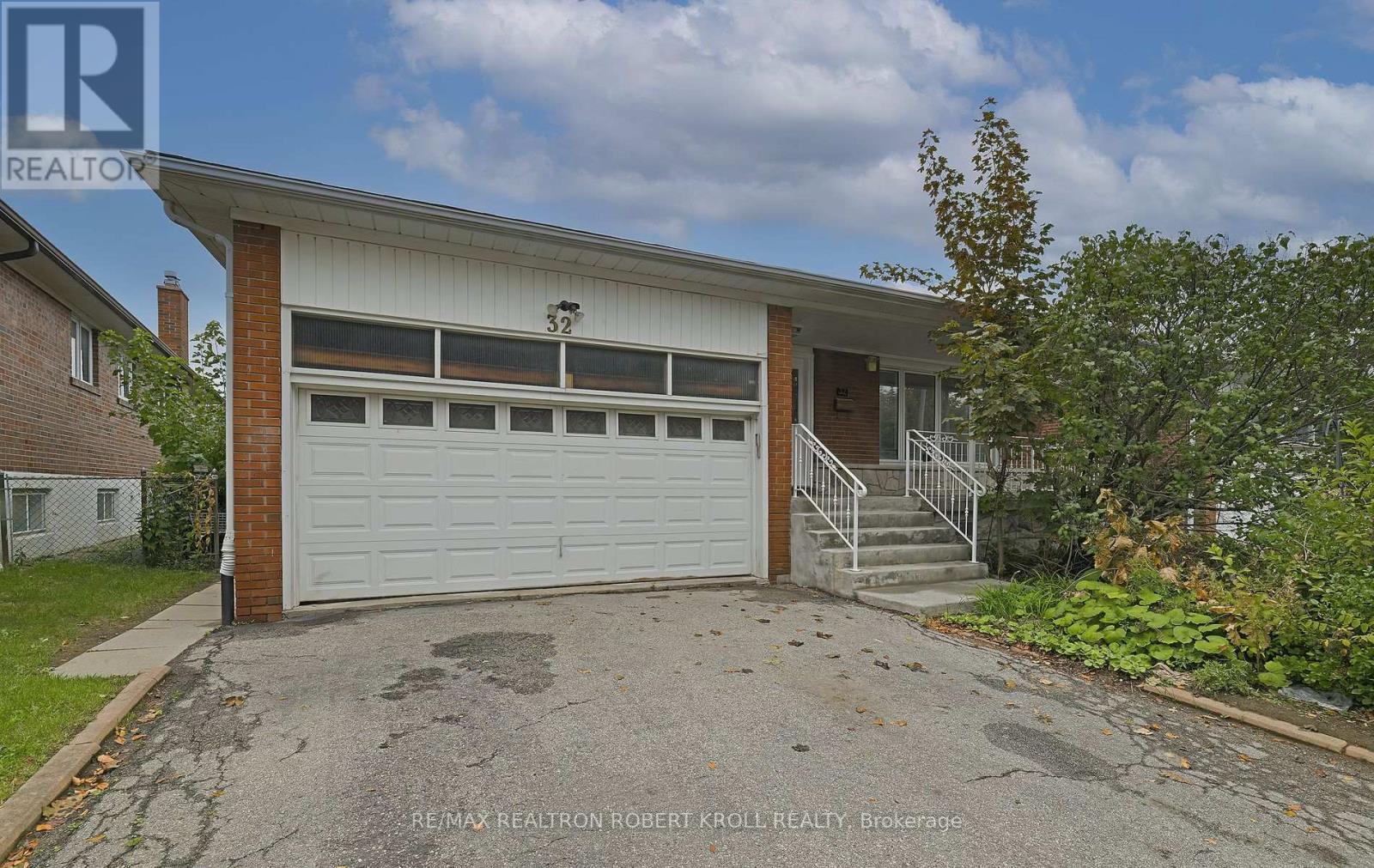 32 ORANGEWOOD CRESCENT, Toronto, Ontario