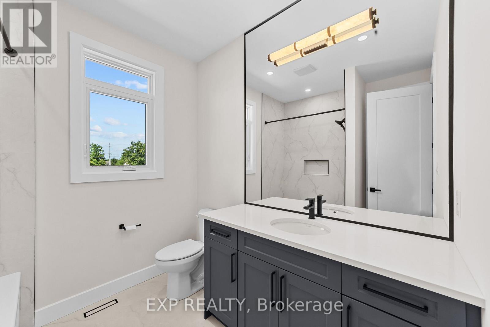408 Erie Street, Warwick, Ontario  N0M 2S0 - Photo 14 - X12429354