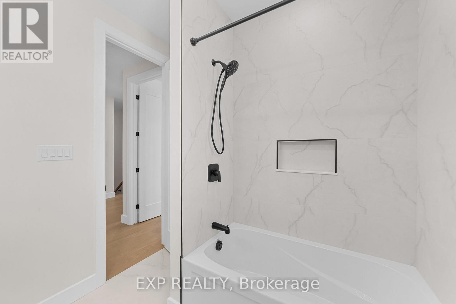 408 Erie Street, Warwick, Ontario  N0M 2S0 - Photo 16 - X12429354