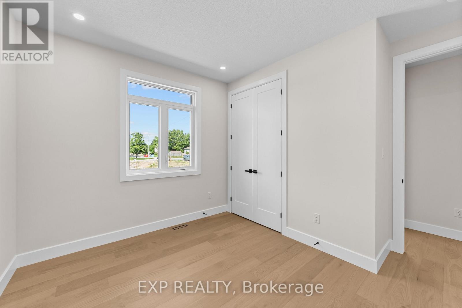 408 Erie Street, Warwick, Ontario  N0M 2S0 - Photo 17 - X12429354