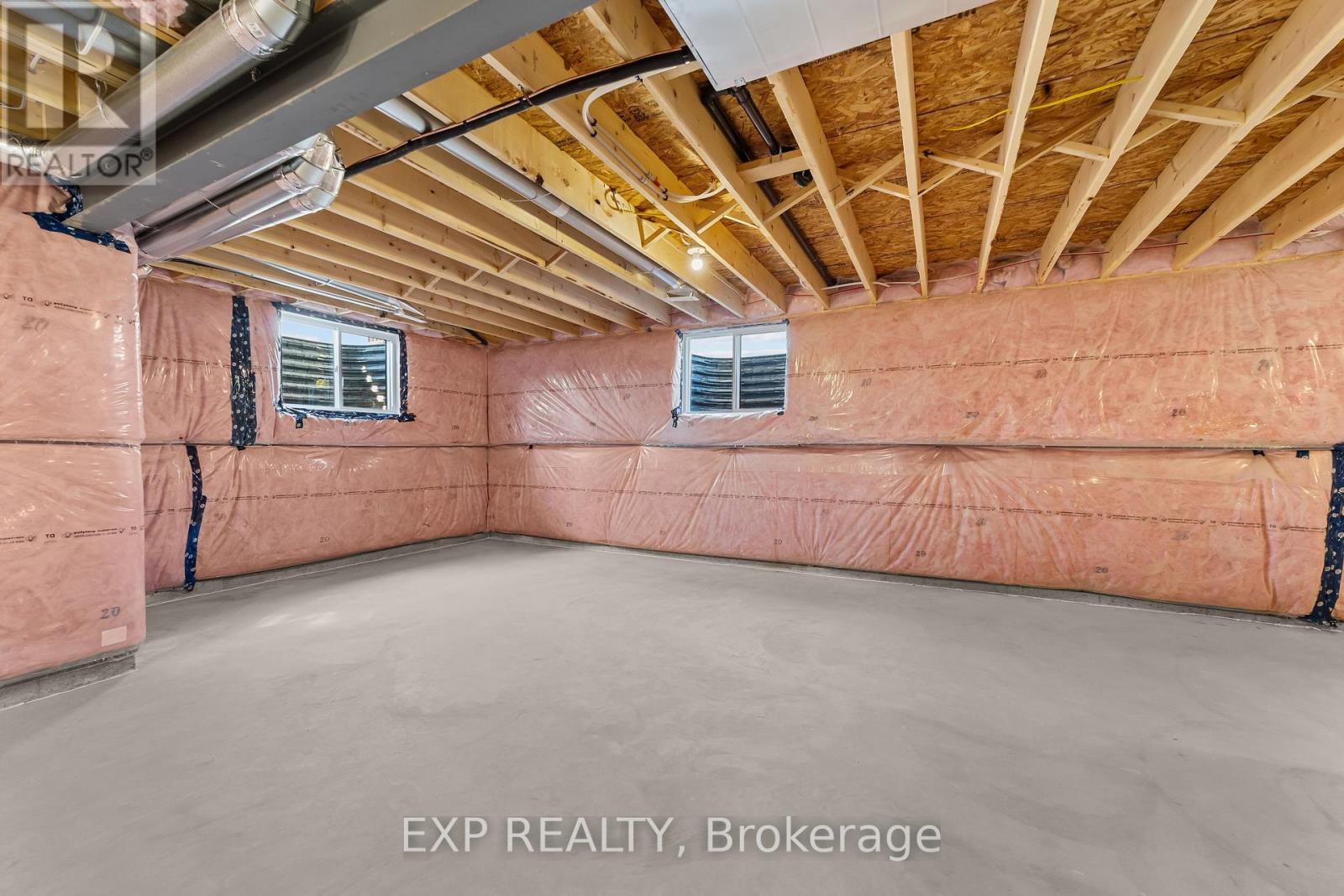 408 Erie Street, Warwick, Ontario  N0M 2S0 - Photo 20 - X12429354