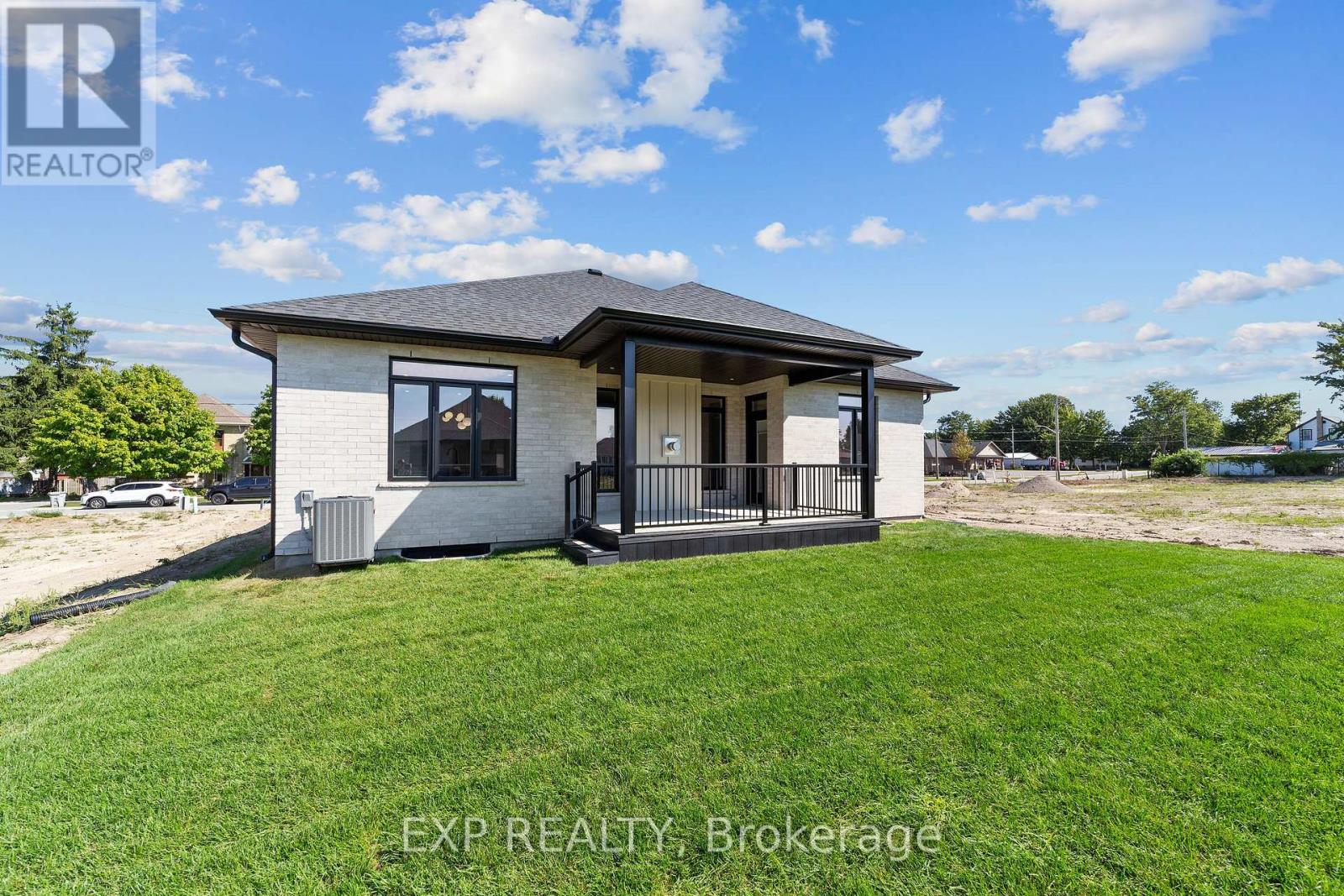 408 Erie Street, Warwick, Ontario  N0M 2S0 - Photo 24 - X12429354