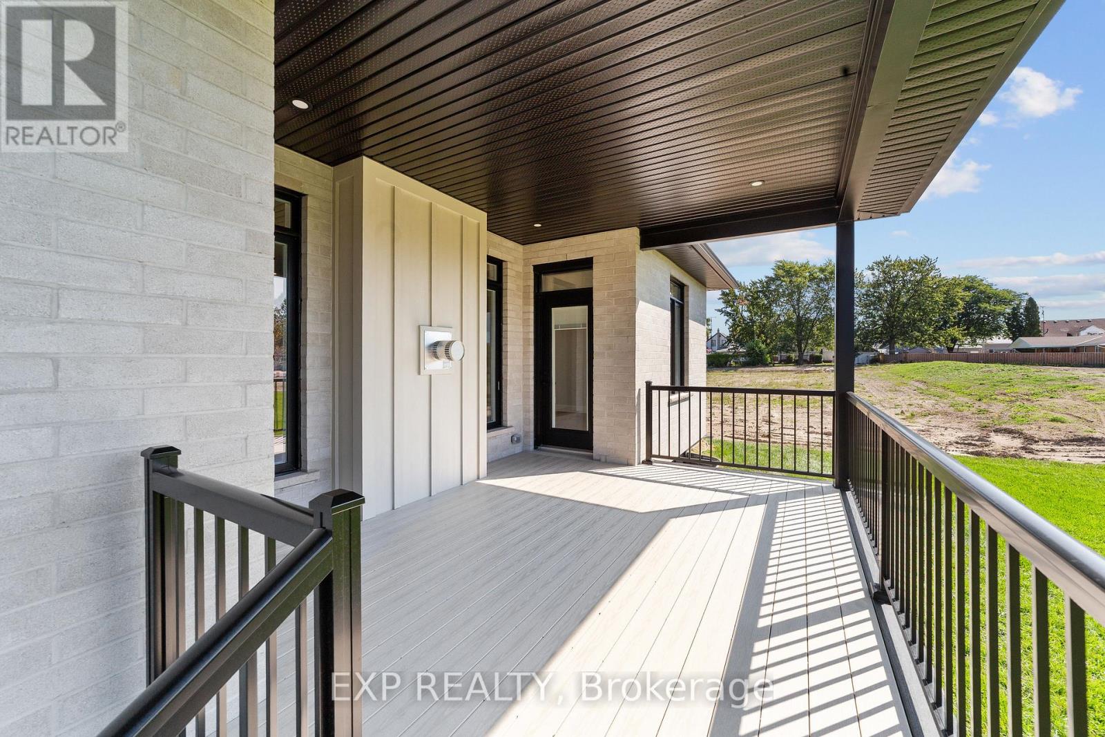 408 Erie Street, Warwick, Ontario  N0M 2S0 - Photo 26 - X12429354