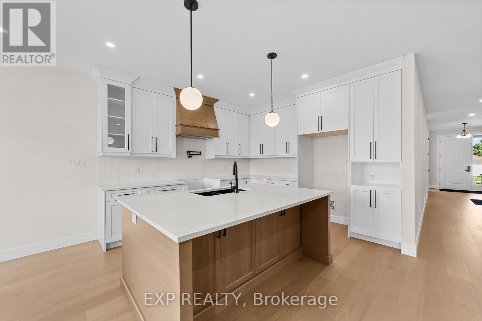 408 Erie Street, Warwick, Ontario  N0M 2S0 - Photo 3 - X12429354