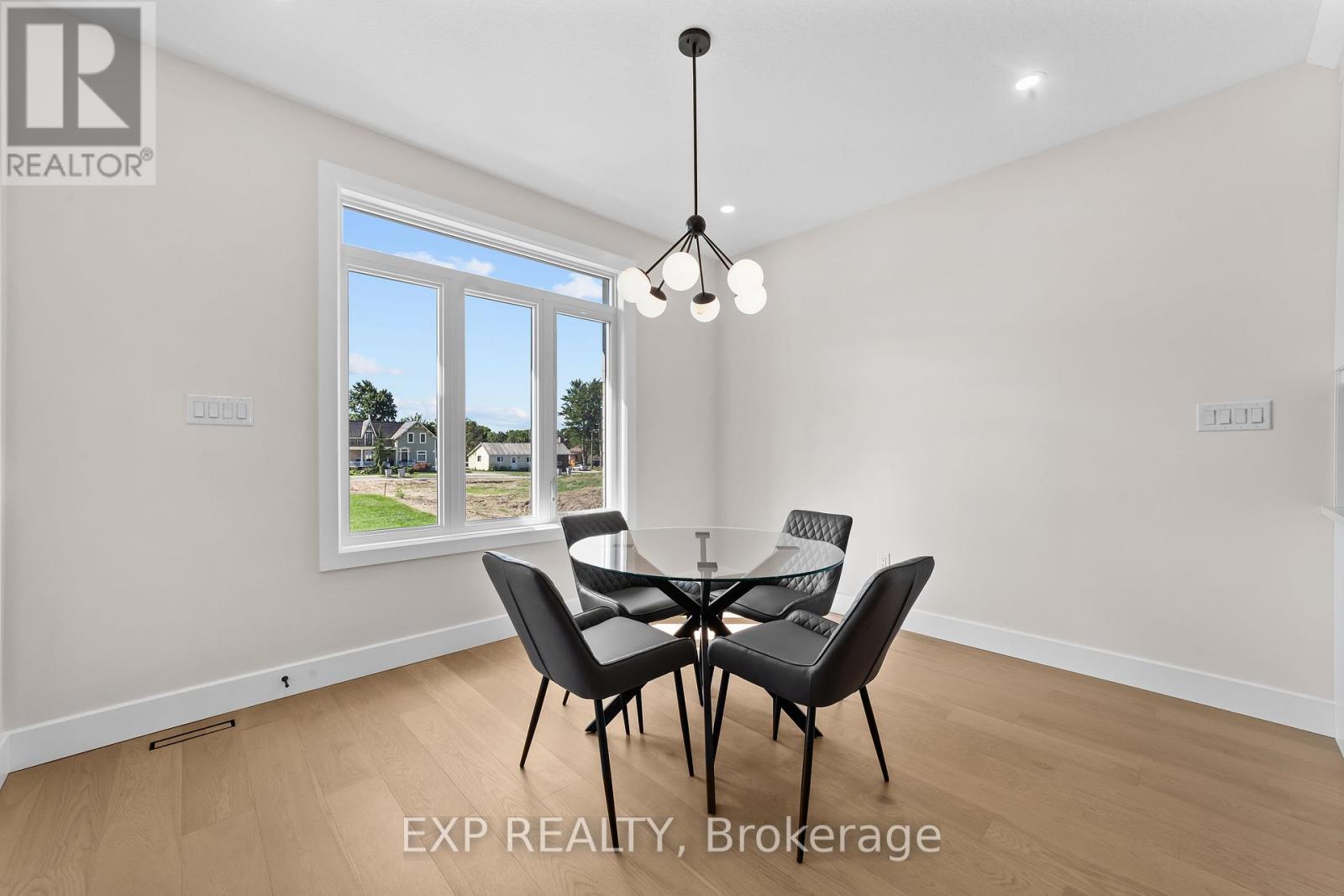 408 Erie Street, Warwick, Ontario  N0M 2S0 - Photo 8 - X12429354