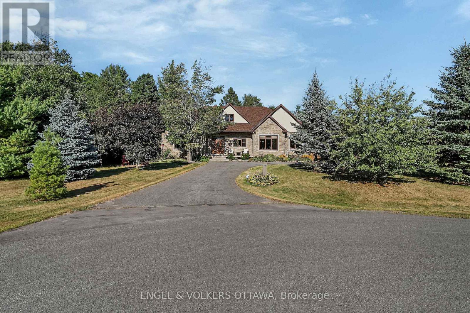 1836 Whitemarsh Crescent, Ottawa, Ontario  K2W 1B5 - Photo 3 - X12429373