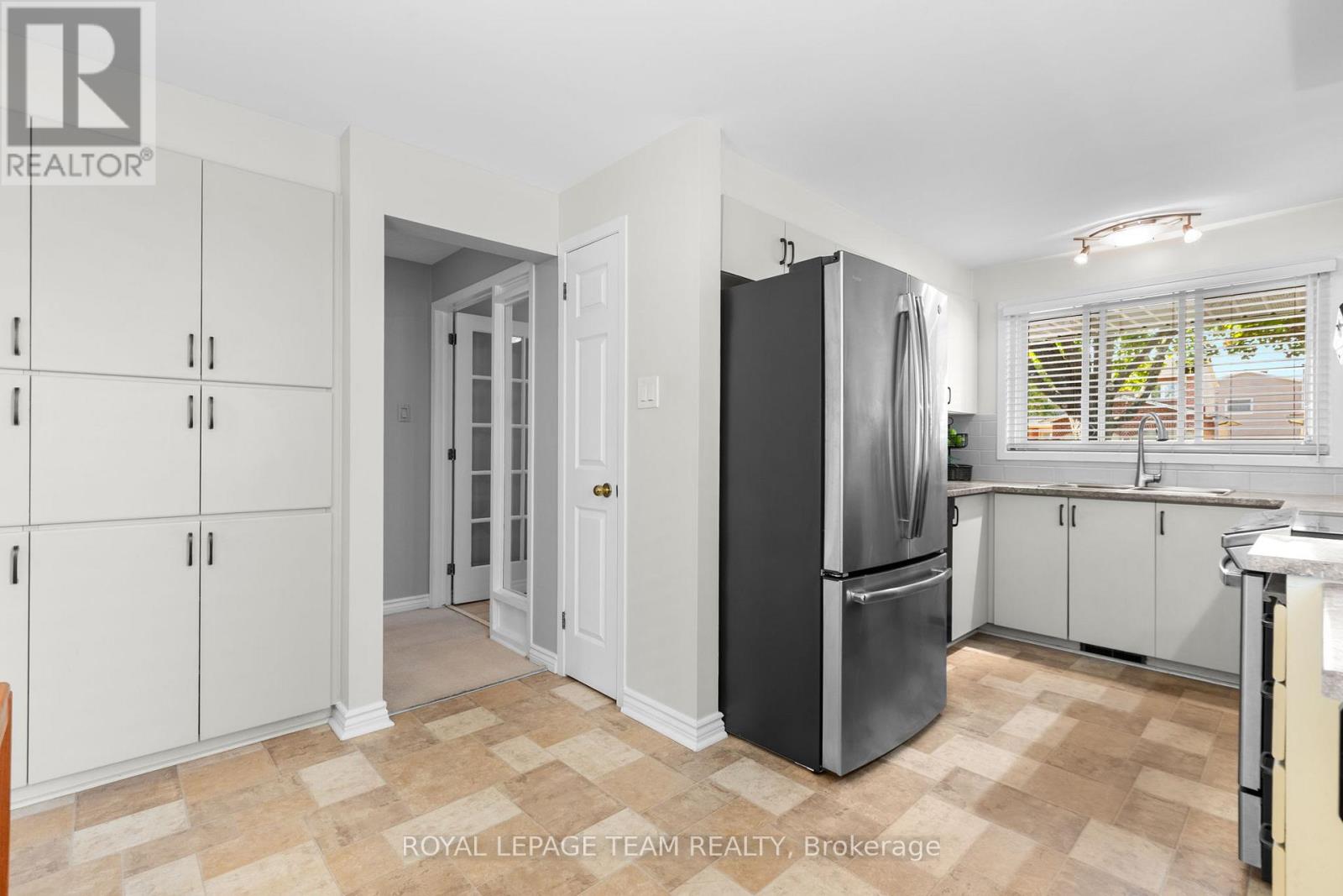 24 Hyannis Avenue, Ottawa, Ontario  K2J 2W8 - Photo 5 - X12429413
