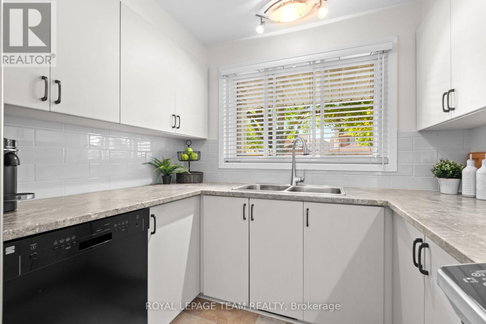 24 Hyannis Avenue, Ottawa, Ontario  K2J 2W8 - Photo 6 - X12429413