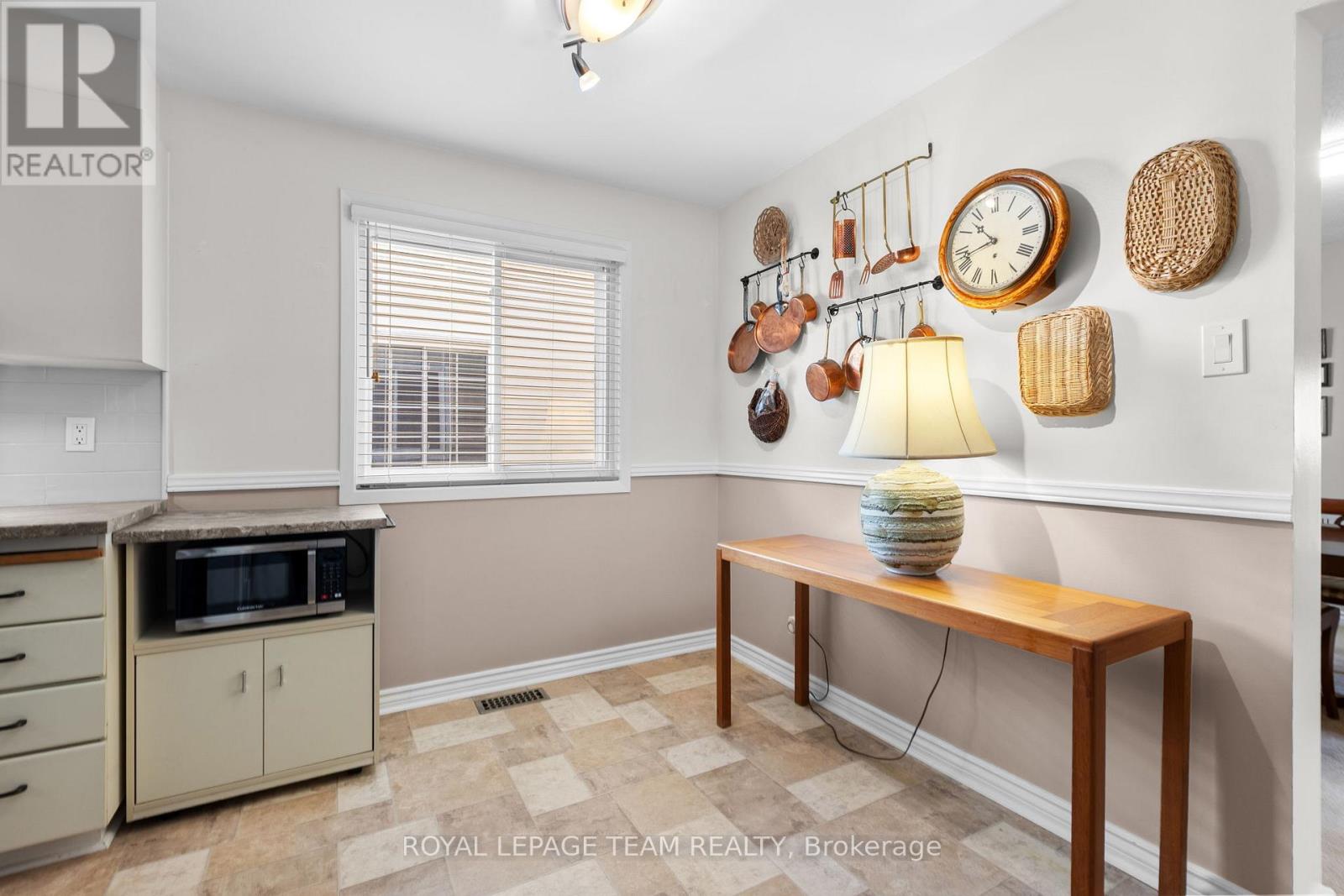 24 Hyannis Avenue, Ottawa, Ontario  K2J 2W8 - Photo 9 - X12429413