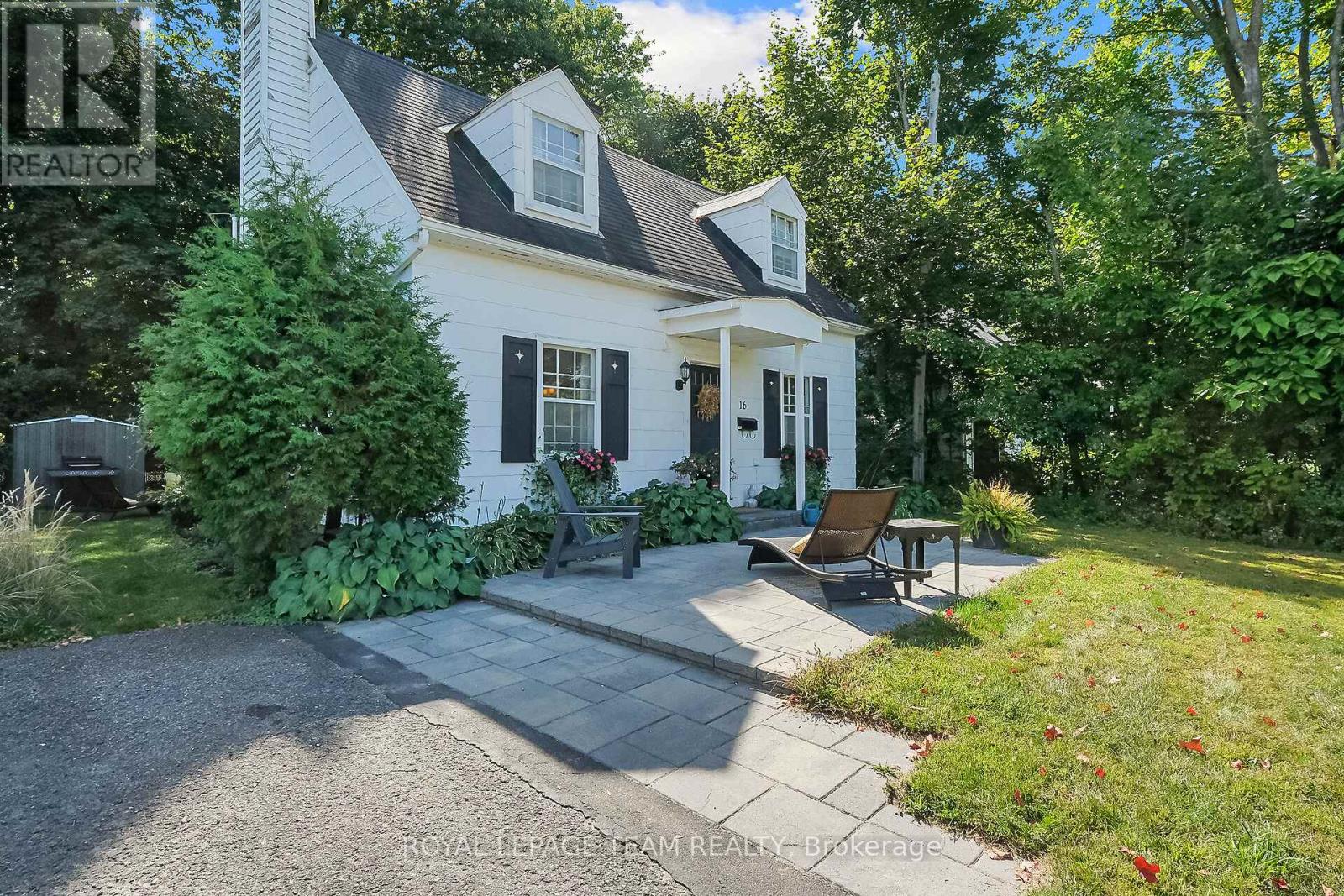 16 Sandridge Road, Ottawa, Ontario  K1K 0A8 - Photo 2 - X12429427