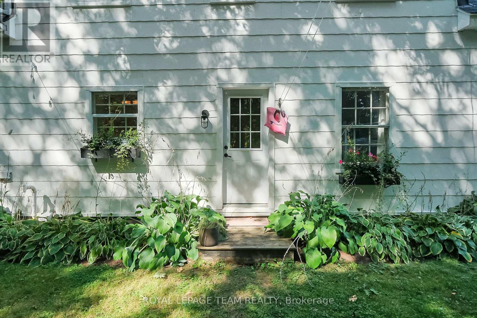 16 Sandridge Road, Ottawa, Ontario  K1K 0A8 - Photo 30 - X12429427