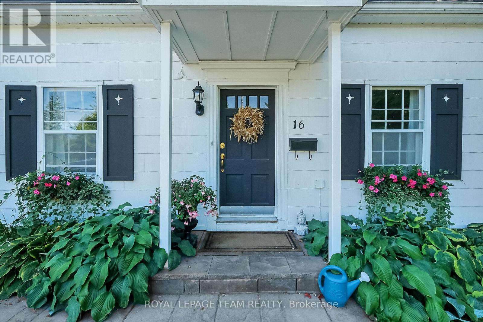 16 Sandridge Road, Ottawa, Ontario  K1K 0A8 - Photo 4 - X12429427