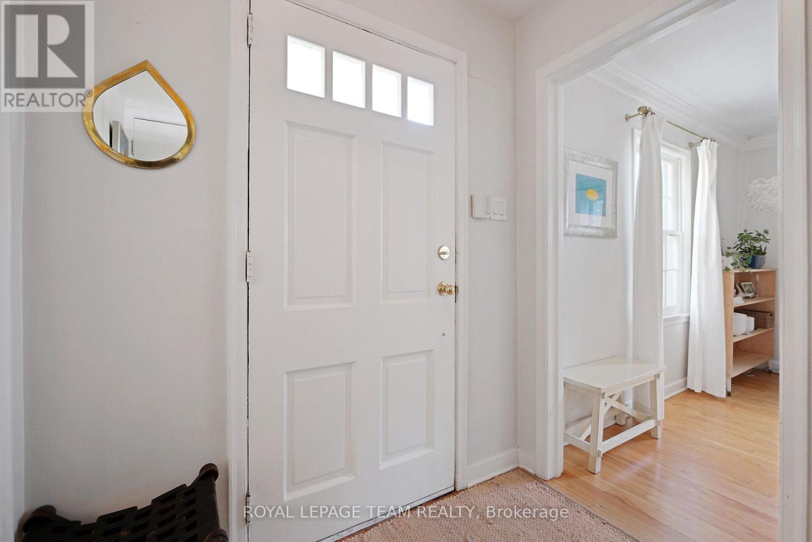 16 Sandridge Road, Ottawa, Ontario  K1K 0A8 - Photo 5 - X12429427