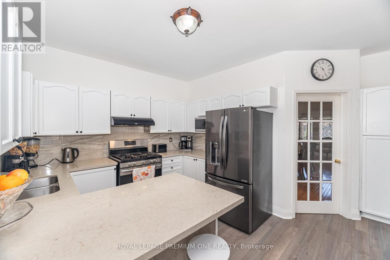 2039 Thompson Street, Innisfil, Ontario  L9S 4Z1 - Photo 10 - N12429310