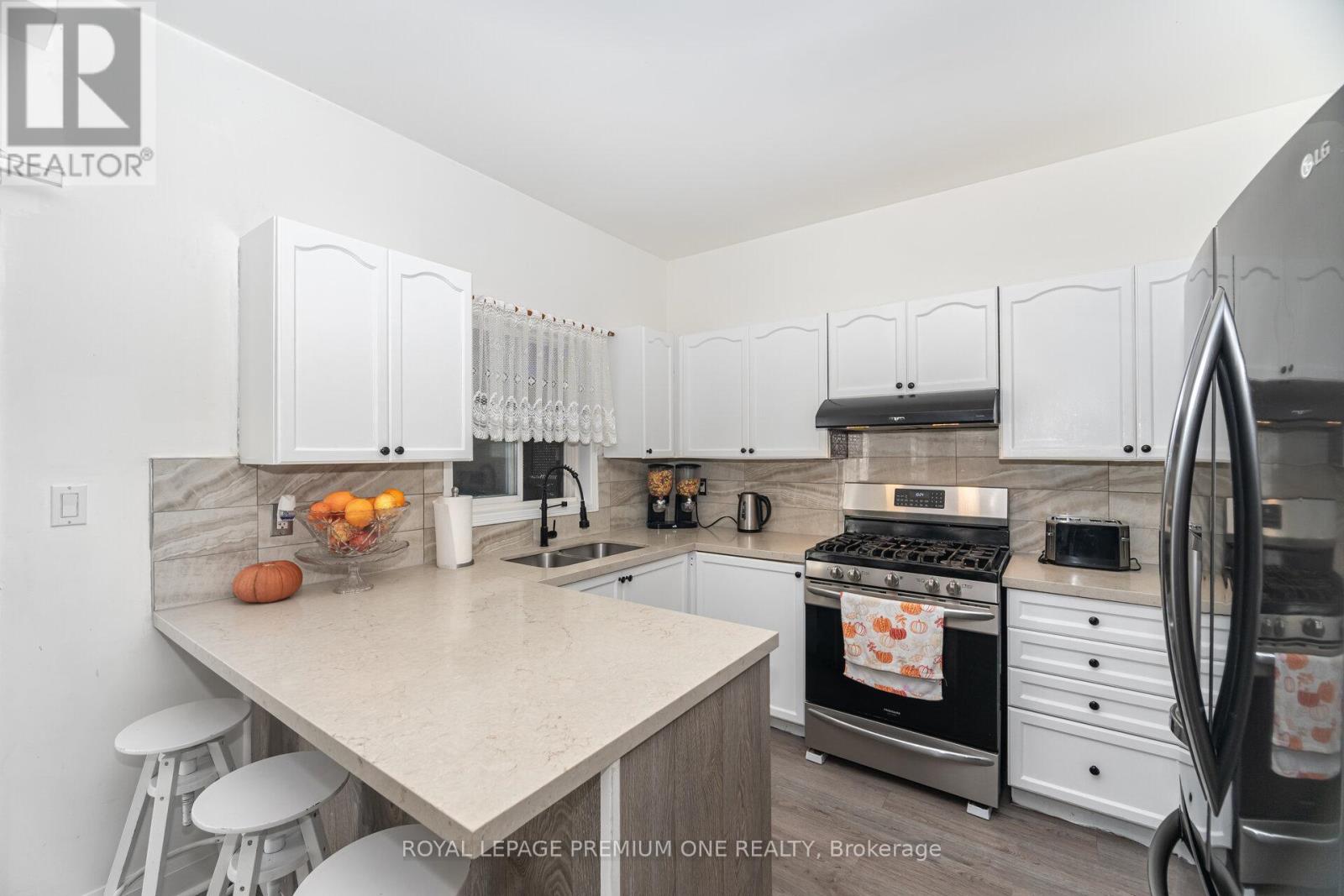 2039 Thompson Street, Innisfil, Ontario  L9S 4Z1 - Photo 12 - N12429310