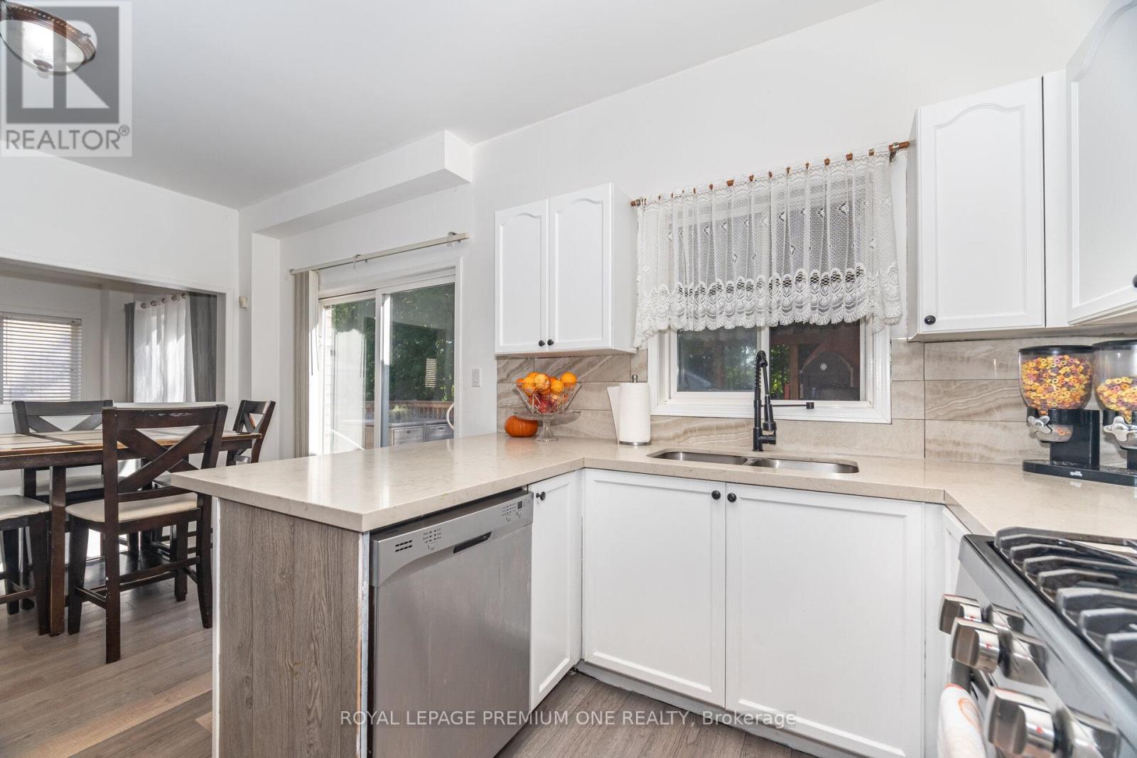 2039 Thompson Street, Innisfil, Ontario  L9S 4Z1 - Photo 13 - N12429310