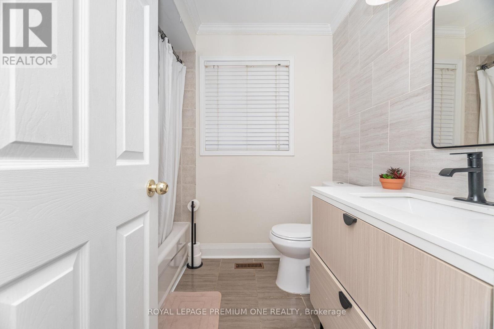 2039 Thompson Street, Innisfil, Ontario  L9S 4Z1 - Photo 34 - N12429310
