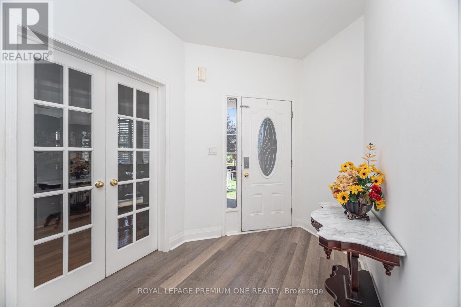 2039 Thompson Street, Innisfil, Ontario  L9S 4Z1 - Photo 6 - N12429310