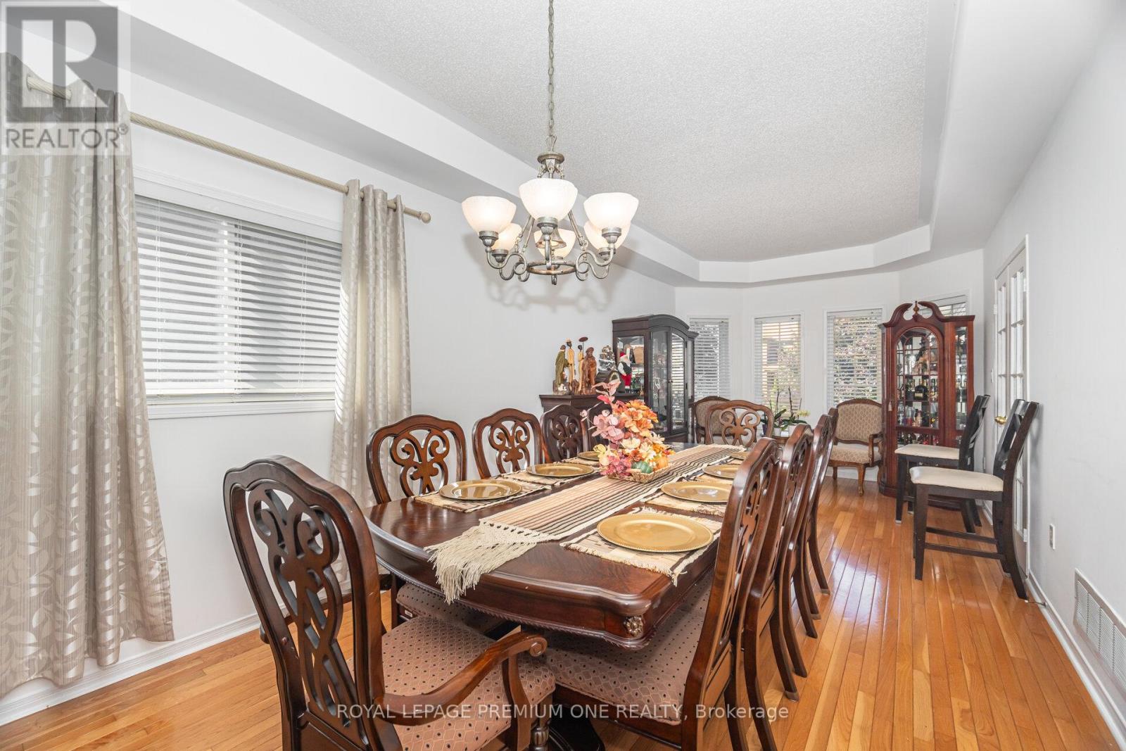 2039 Thompson Street, Innisfil, Ontario  L9S 4Z1 - Photo 8 - N12429310
