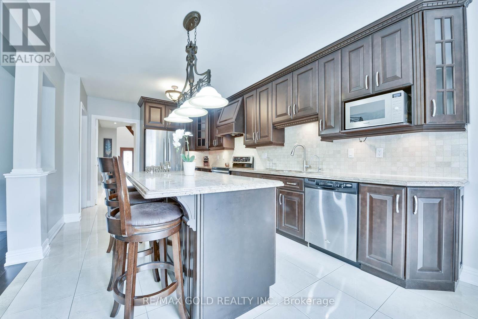 215 Bachman Drive, Vaughan, Ontario  L6A 3V9 - Photo 13 - N12429313