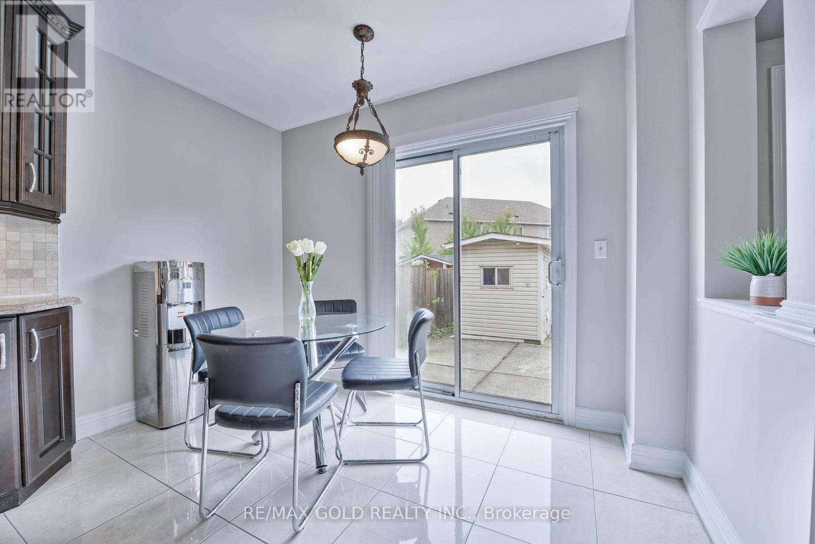 215 Bachman Drive, Vaughan, Ontario  L6A 3V9 - Photo 14 - N12429313
