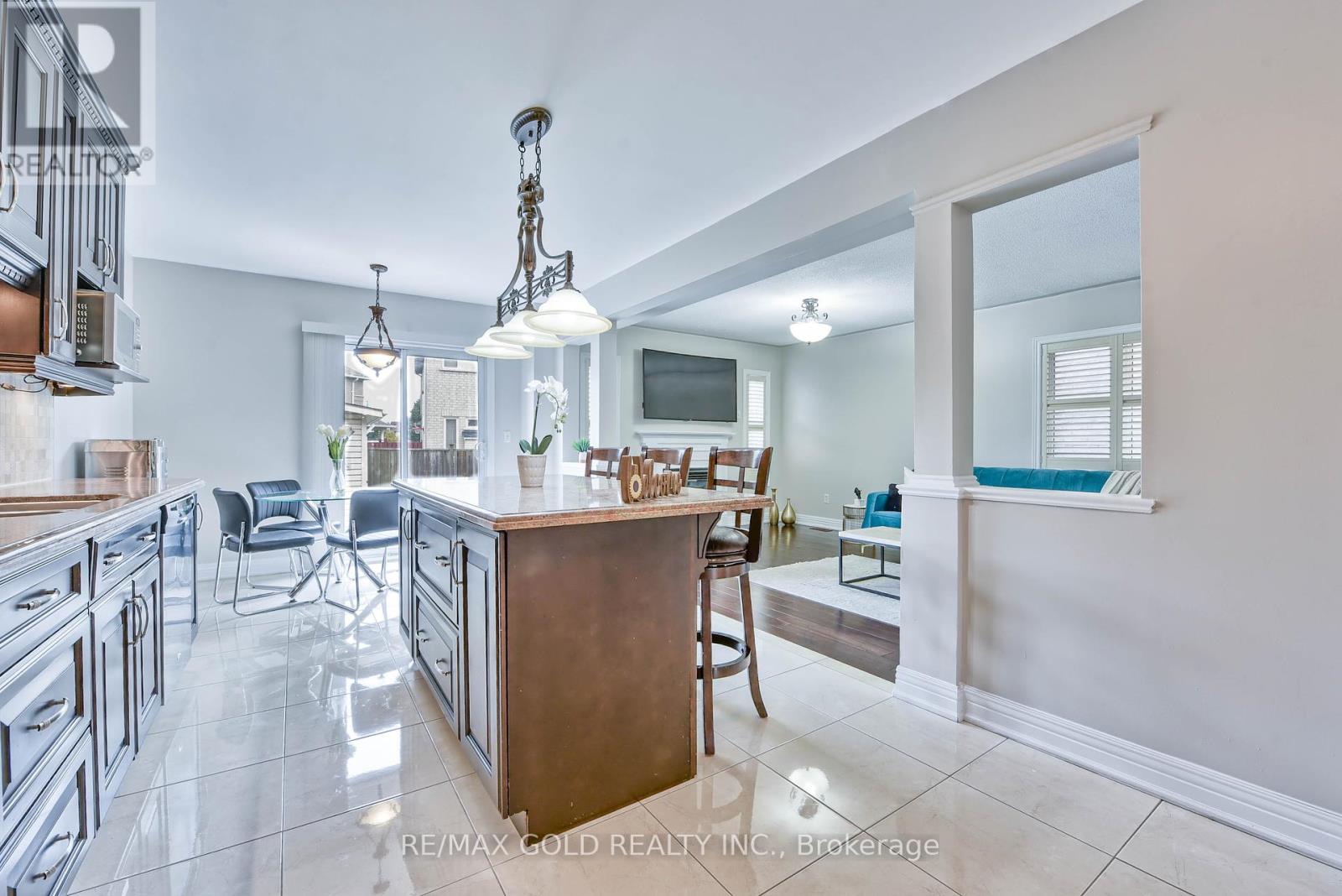 215 Bachman Drive, Vaughan, Ontario  L6A 3V9 - Photo 15 - N12429313