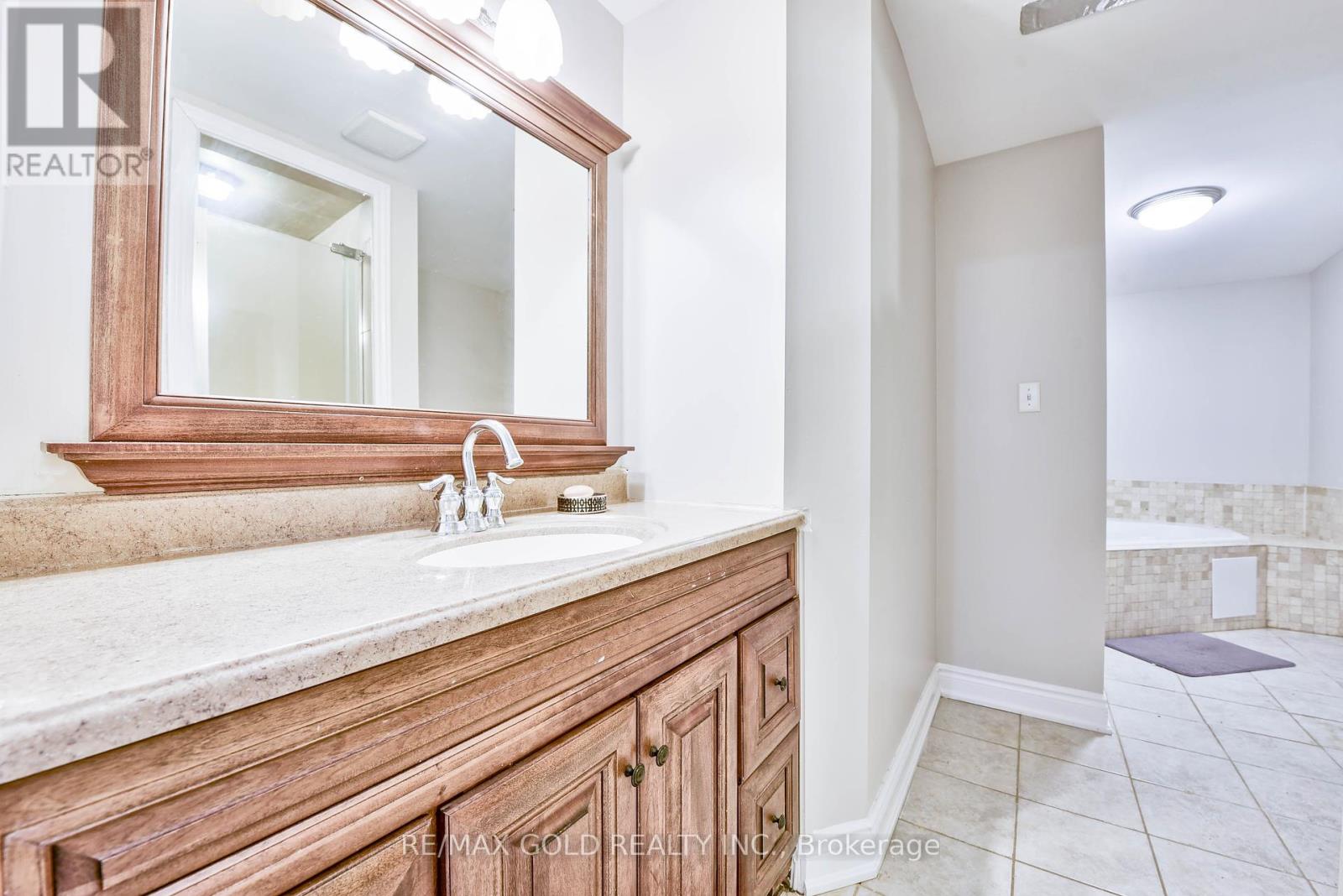 215 Bachman Drive, Vaughan, Ontario  L6A 3V9 - Photo 40 - N12429313