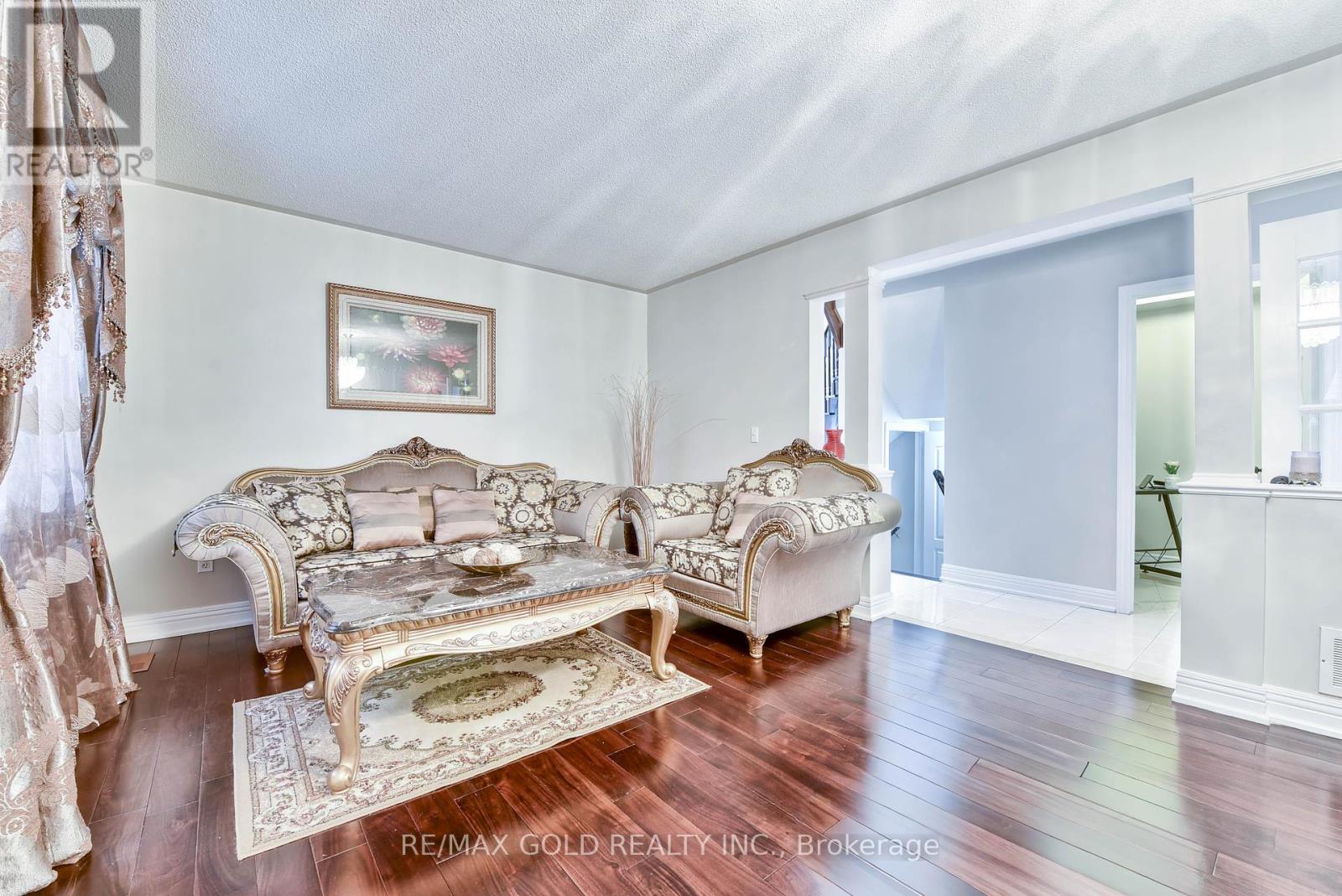 215 Bachman Drive, Vaughan, Ontario  L6A 3V9 - Photo 5 - N12429313