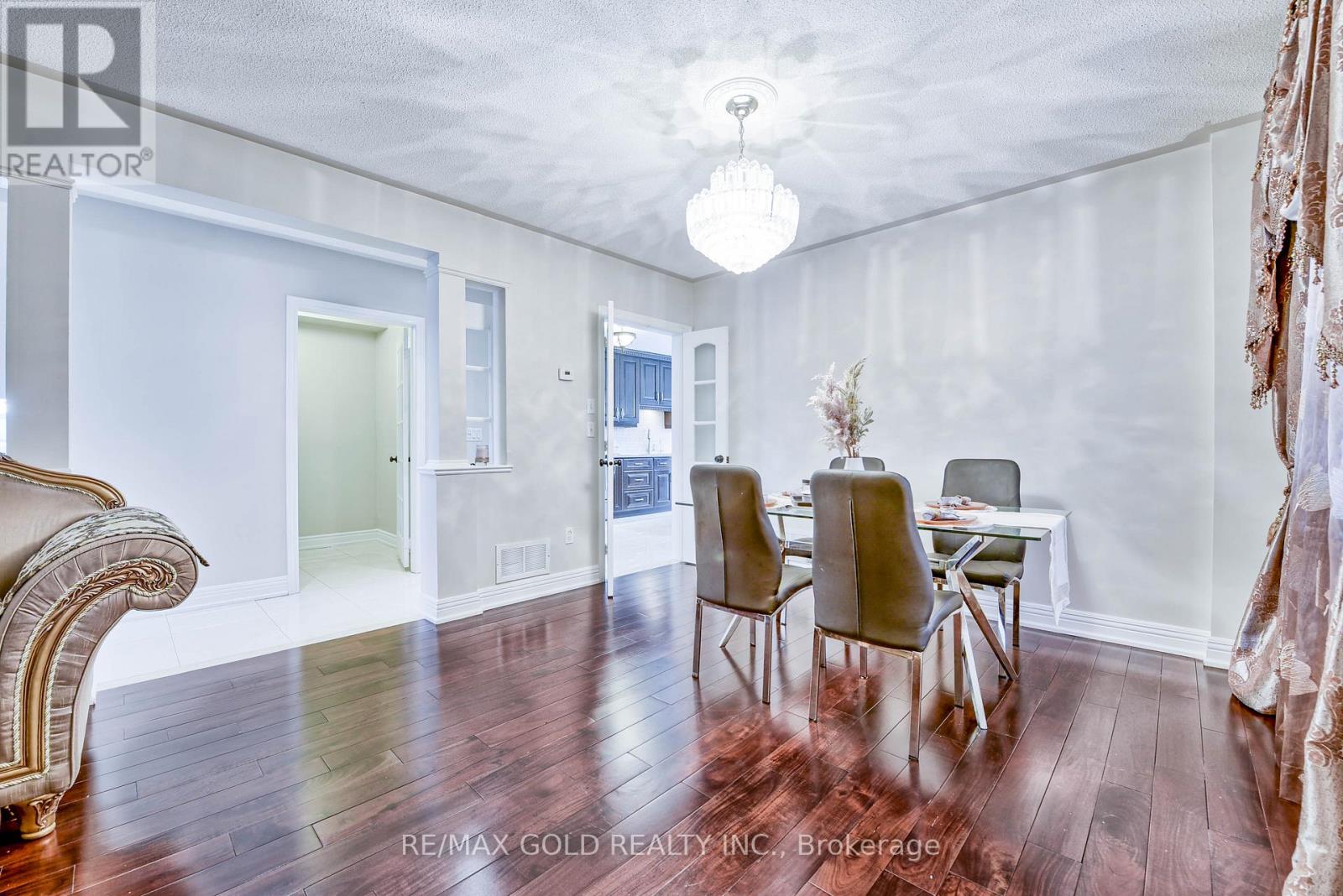215 Bachman Drive, Vaughan, Ontario  L6A 3V9 - Photo 7 - N12429313