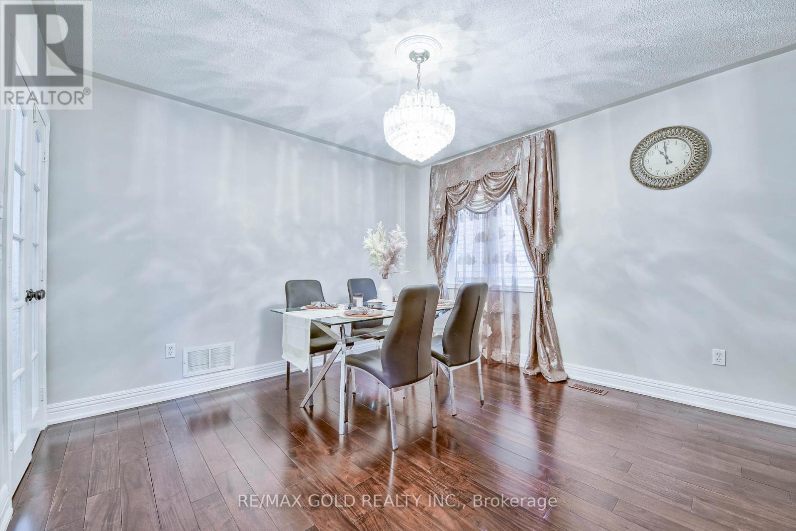 215 Bachman Drive, Vaughan, Ontario  L6A 3V9 - Photo 8 - N12429313