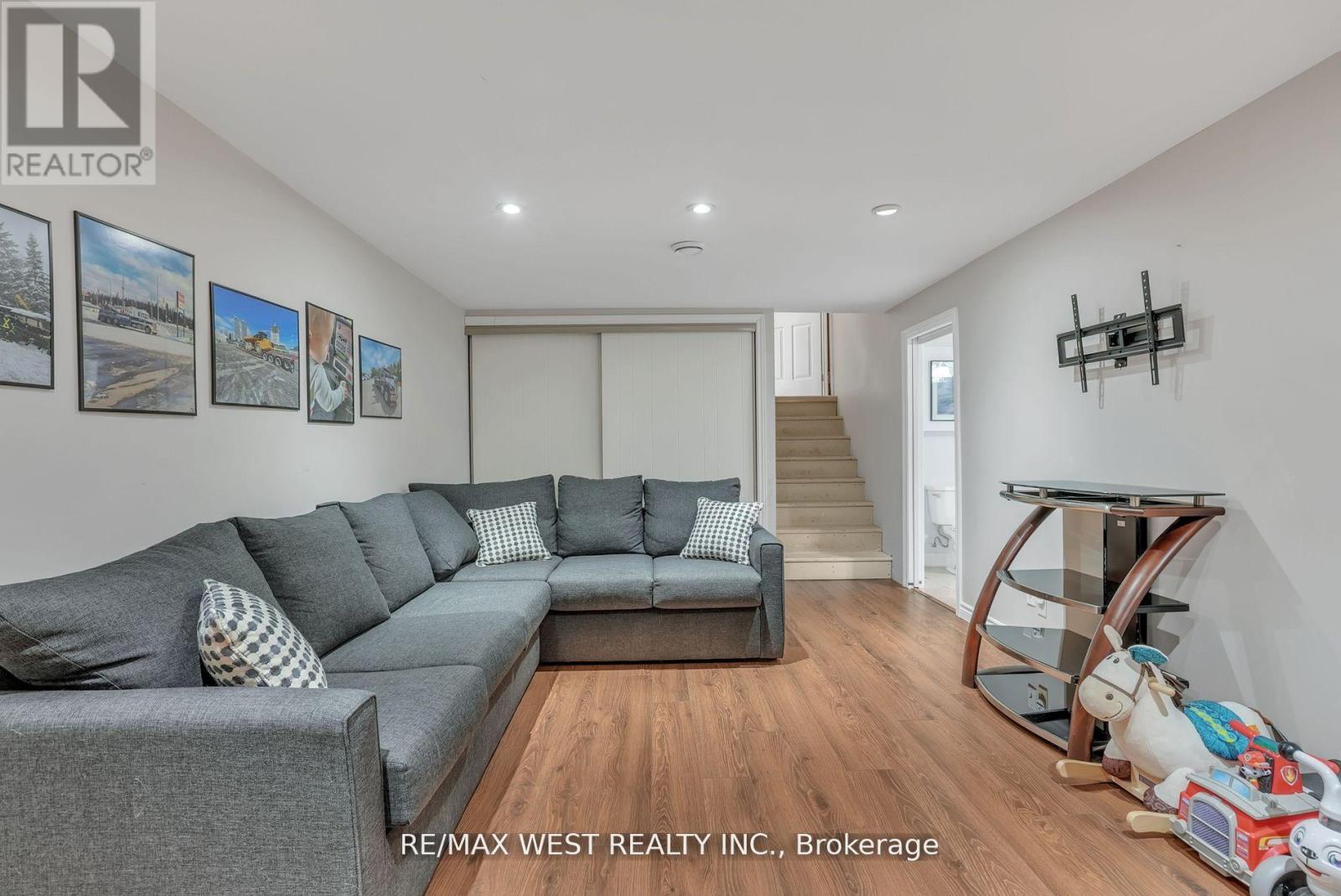 279 Sunnidale Road, Wasaga Beach, Ontario  L9Z 2T4 - Photo 16 - S12429277