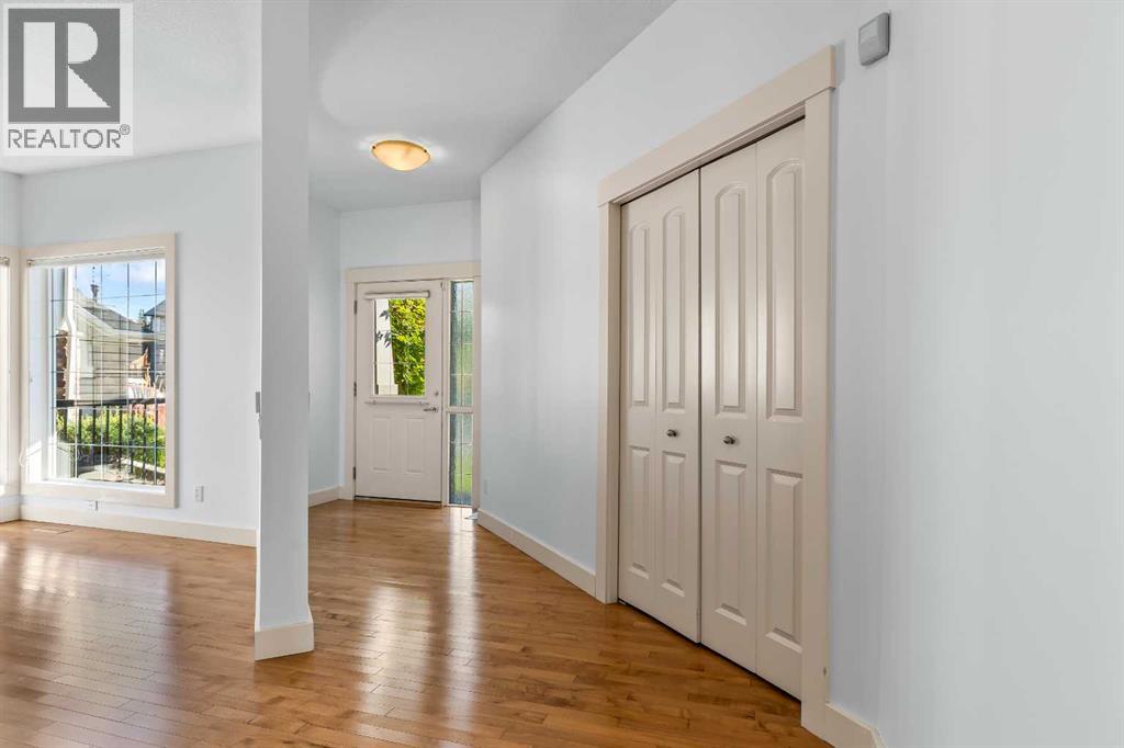 68 Elmont Court Sw, Calgary, Alberta  T3H 5Z8 - Photo 3 - A2246175