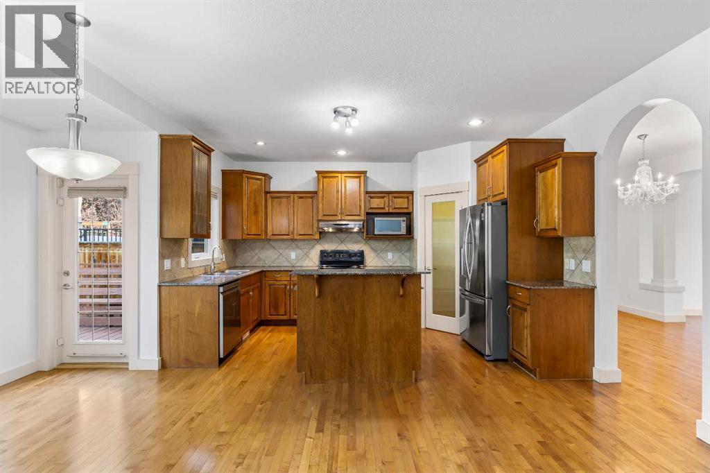 68 Elmont Court Sw, Calgary, Alberta  T3H 5Z8 - Photo 10 - A2246175