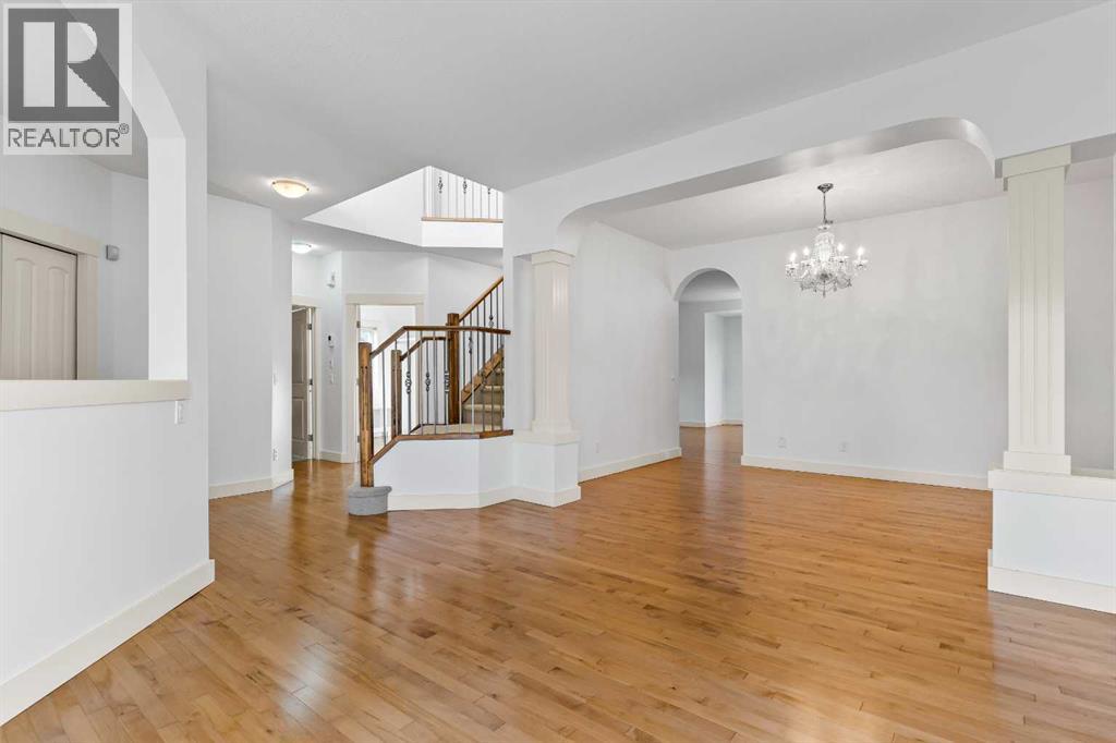 68 Elmont Court Sw, Calgary, Alberta  T3H 5Z8 - Photo 6 - A2246175