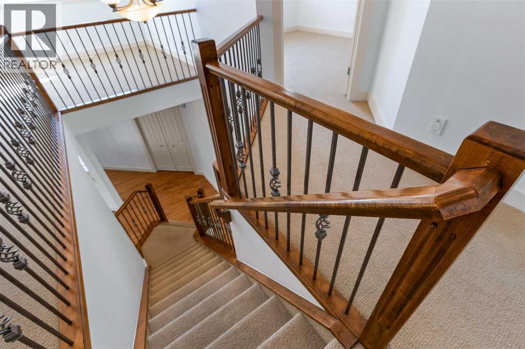 68 Elmont Court Sw, Calgary, Alberta  T3H 5Z8 - Photo 36 - A2246175