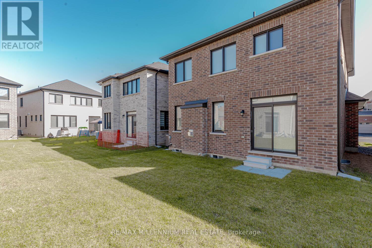 639 Bearberry Place, Milton, Ontario  L9E 1V2 - Photo 41 - W12429305