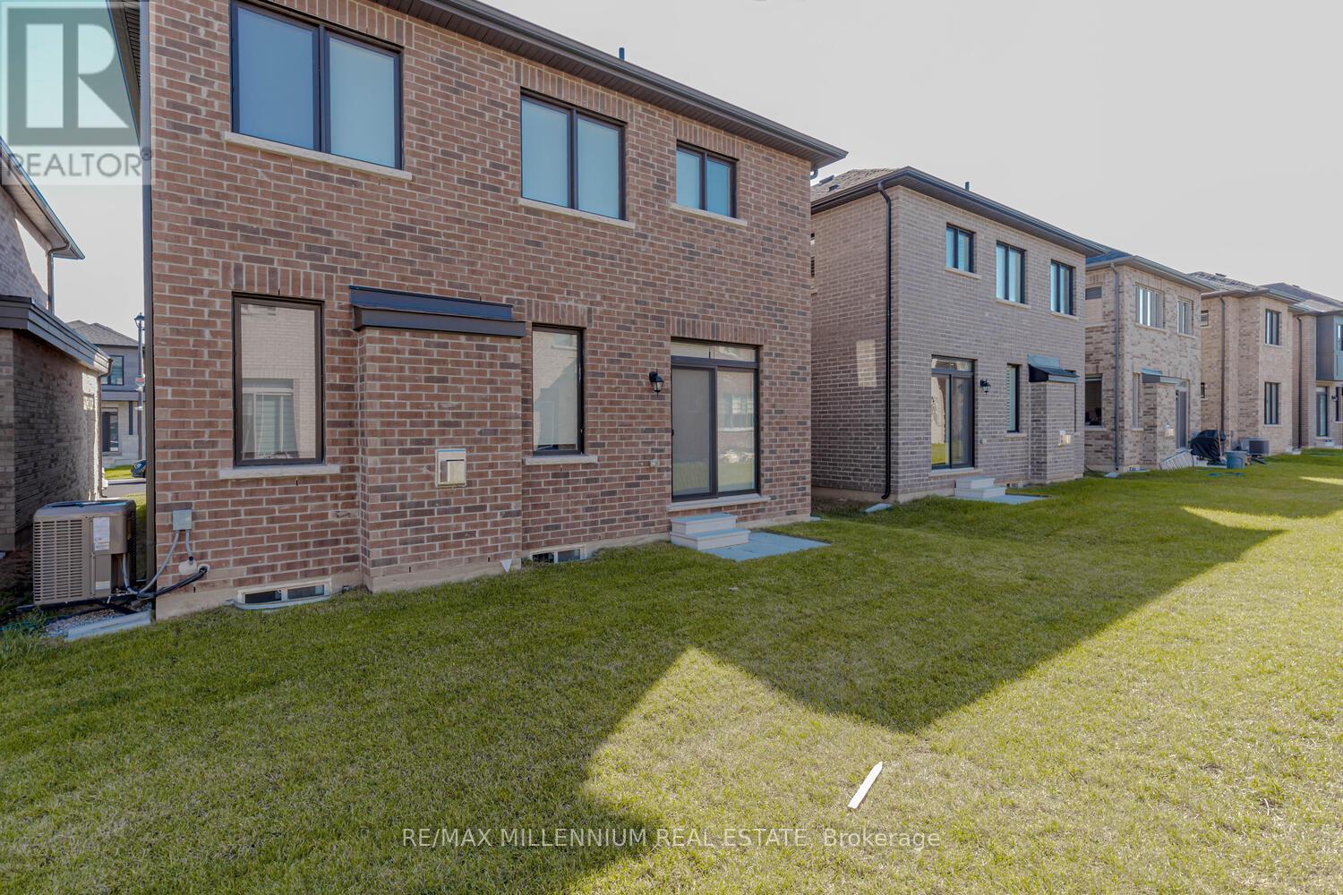 639 Bearberry Place, Milton, Ontario  L9E 1V2 - Photo 43 - W12429305