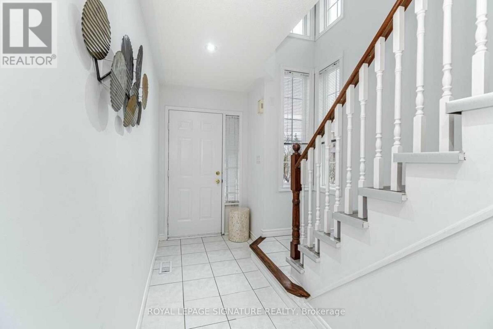 45 - 1591 South Parade Court, Mississauga, Ontario  L5M 6G1 - Photo 3 - W12429320