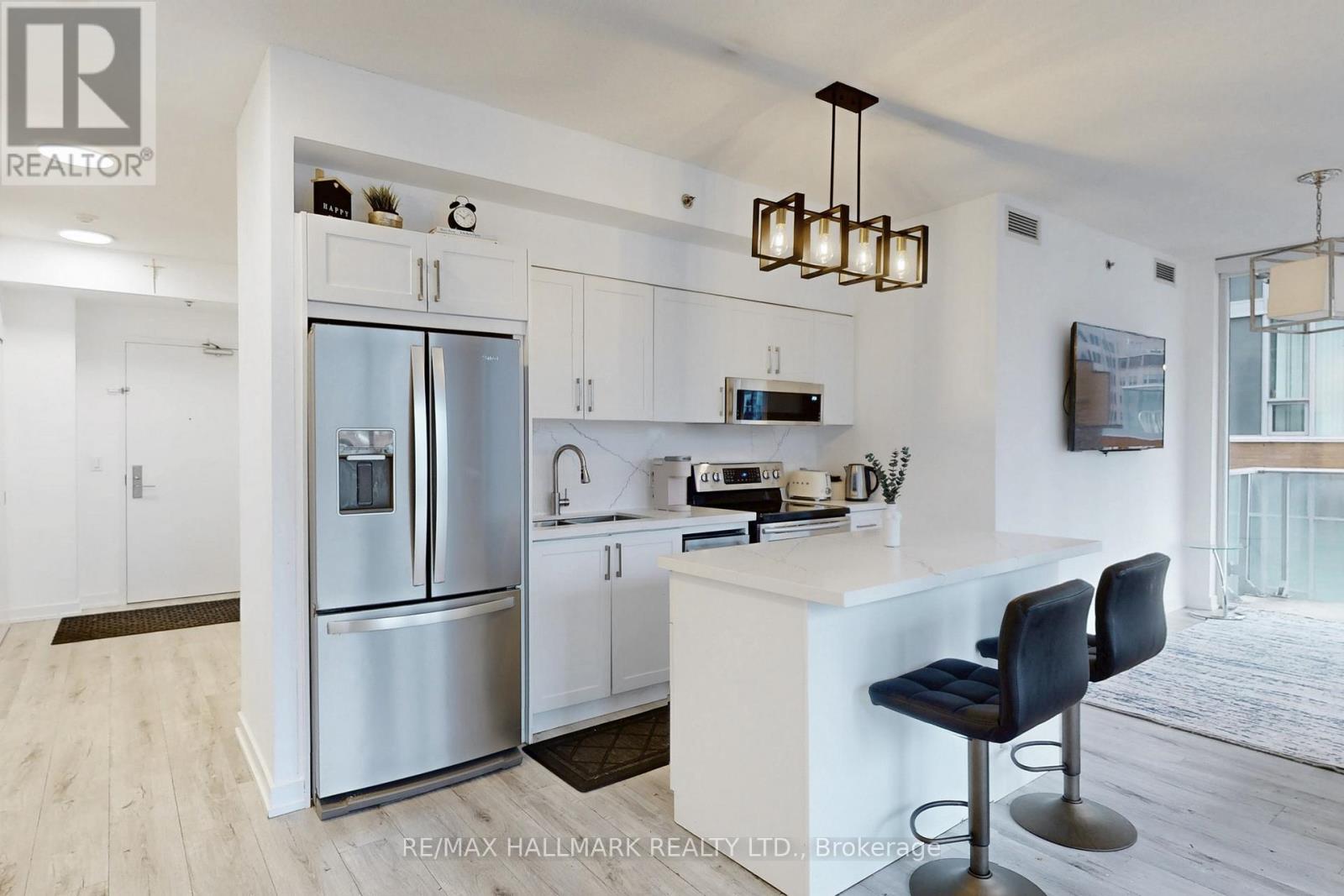 818 - 21 Nelson Street, Toronto, Ontario  M5V 3H9 - Photo 1 - C12429345