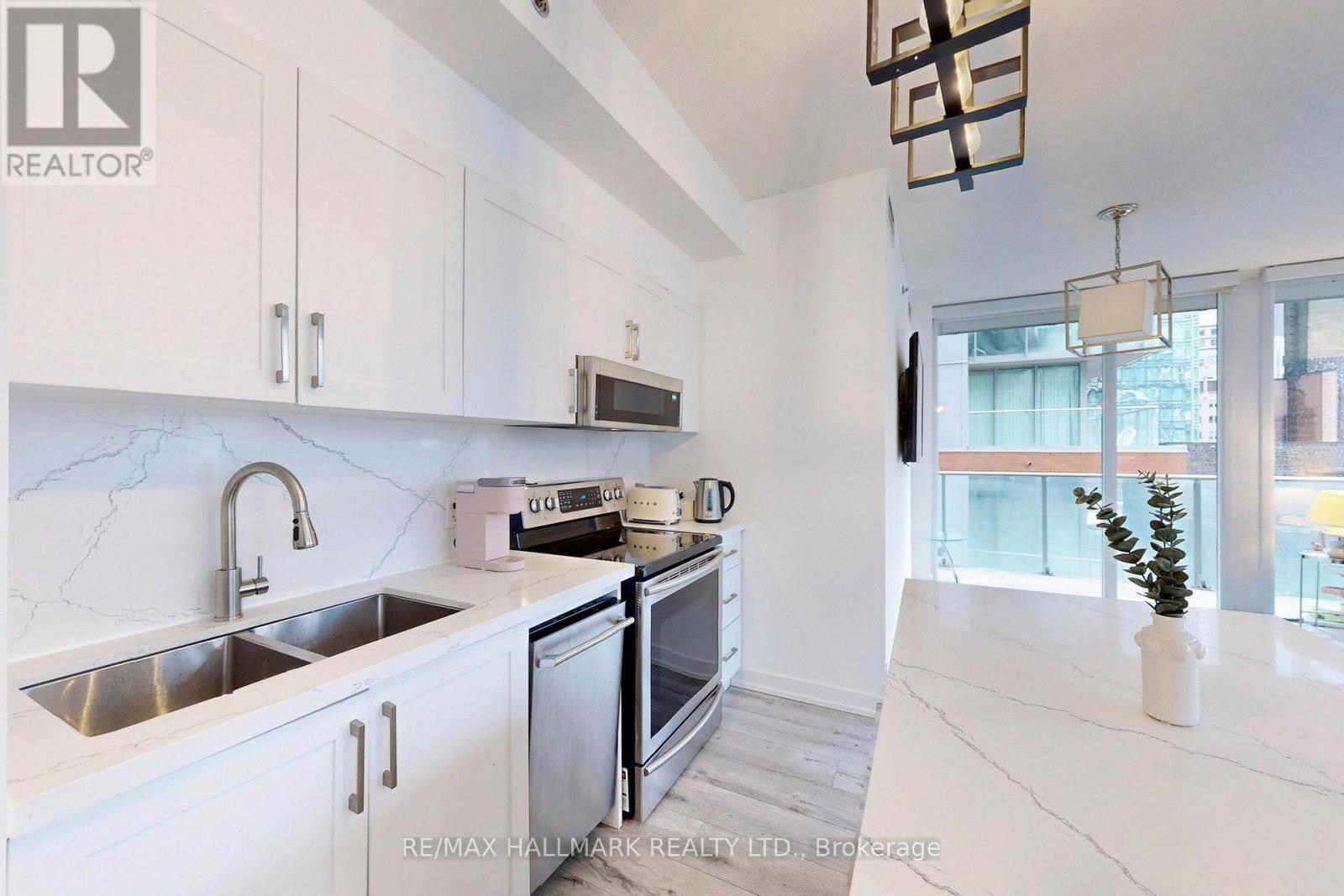 818 - 21 Nelson Street, Toronto, Ontario  M5V 3H9 - Photo 4 - C12429345