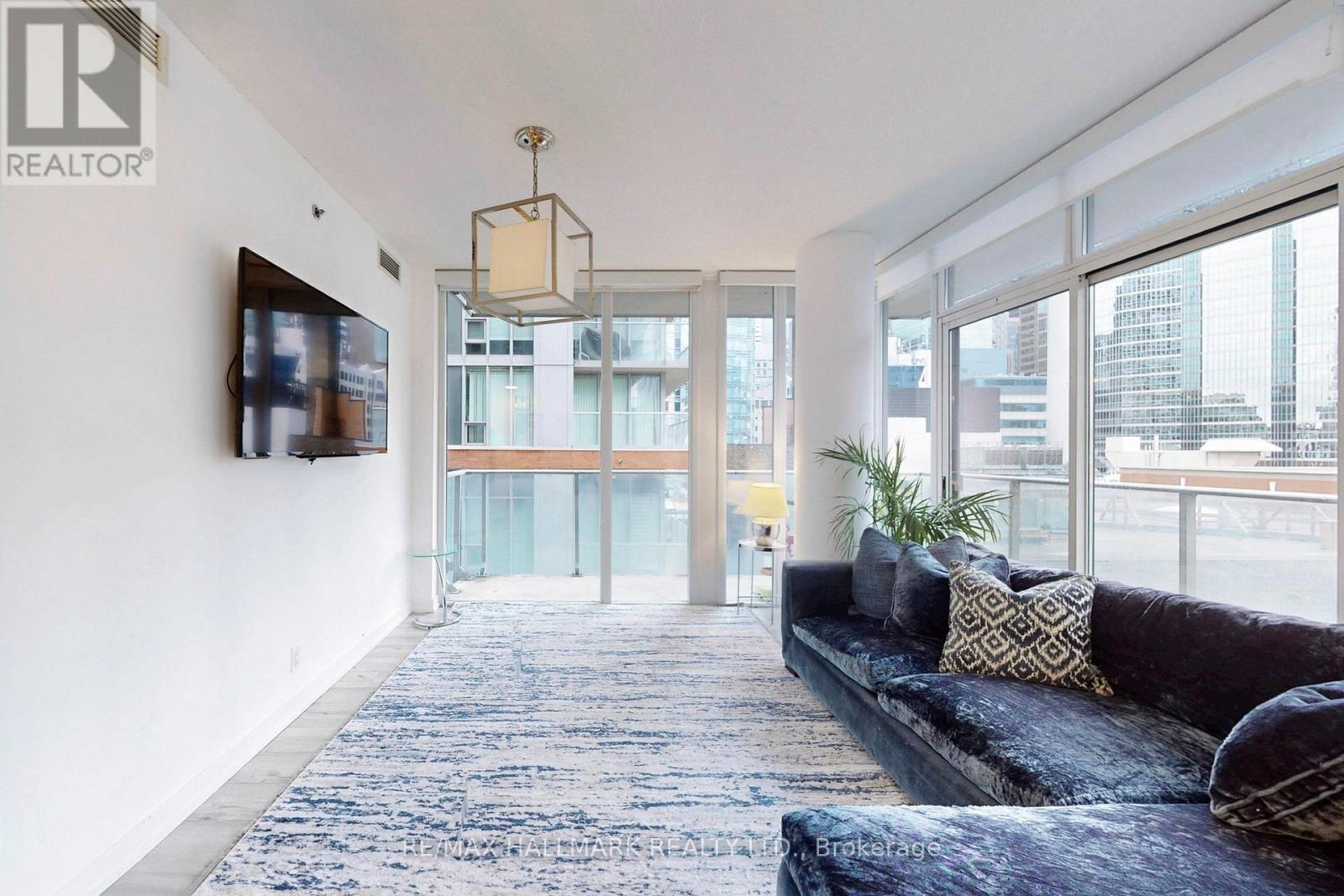 818 - 21 Nelson Street, Toronto, Ontario  M5V 3H9 - Photo 7 - C12429345