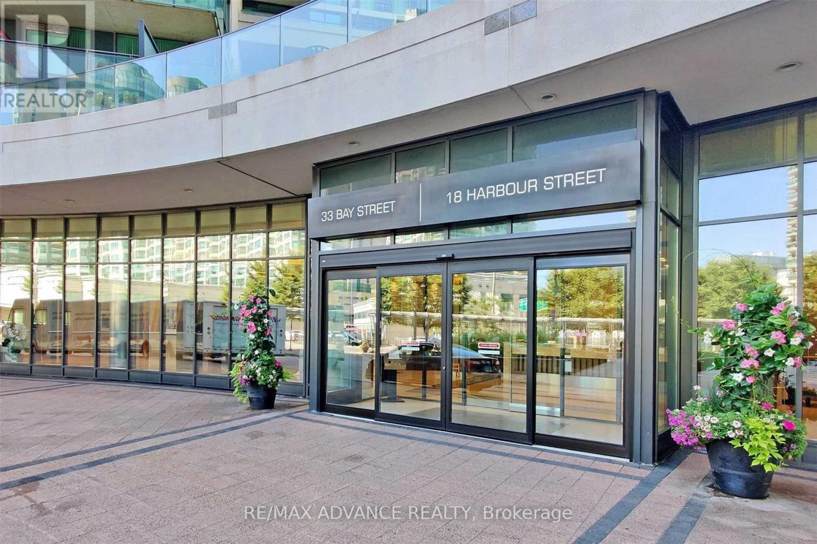 2109 - 18 HARBOUR STREET, Toronto, Ontario